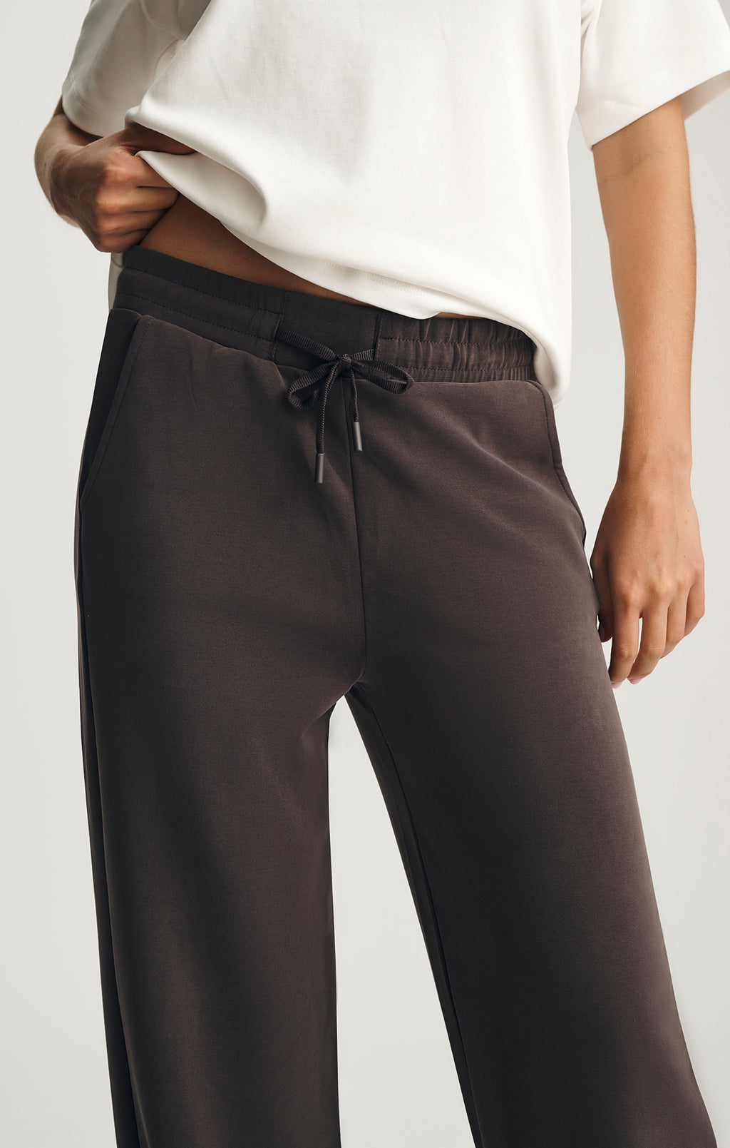 SPORTY LUXE TENCEL™ STRAIGHT LEG PANTS IN COFFEE BEAN