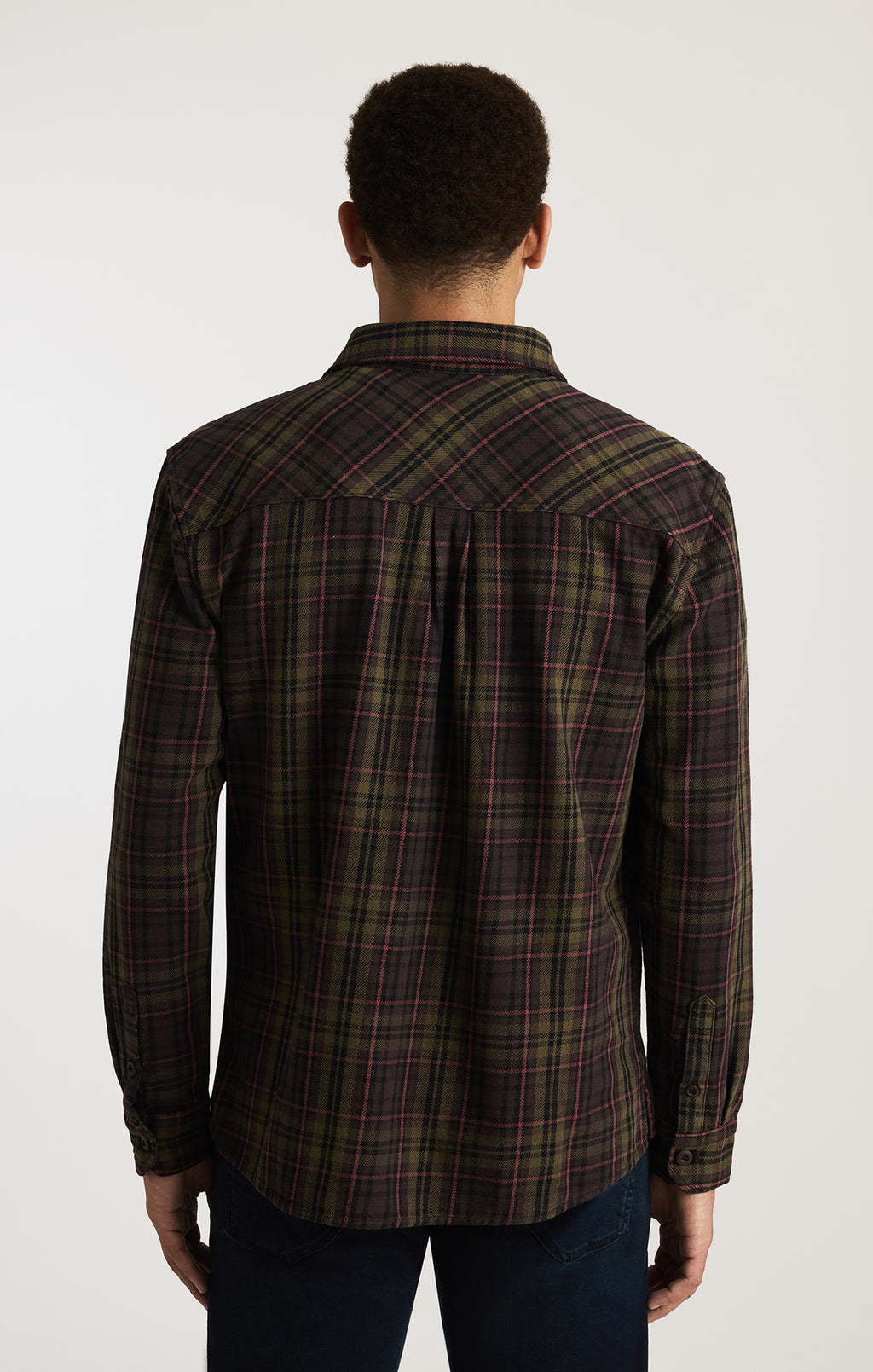 PLAID LONG SLEEVE BUTTON-UP SHIRT IN SEAL BROWN CHECK