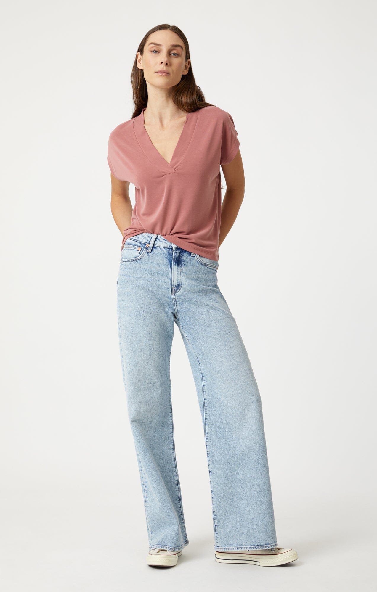LUXE TOUCH TENCEL™ V-NECK SHIRT IN CANYON ROSE - Mavi Jeans