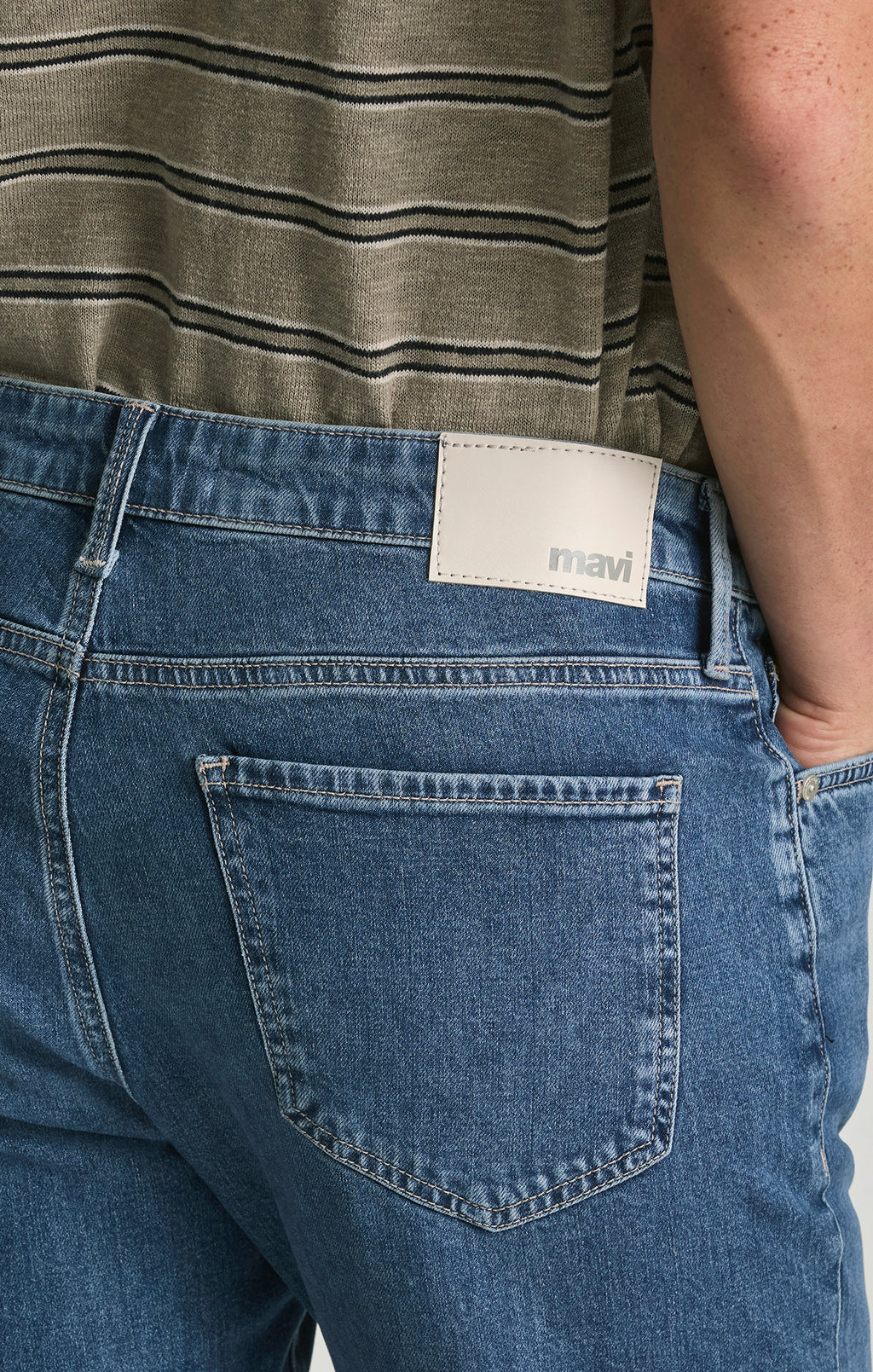 ZACH STRAIGHT LEG IN MID OCEAN BLUE - Mavi Jeans