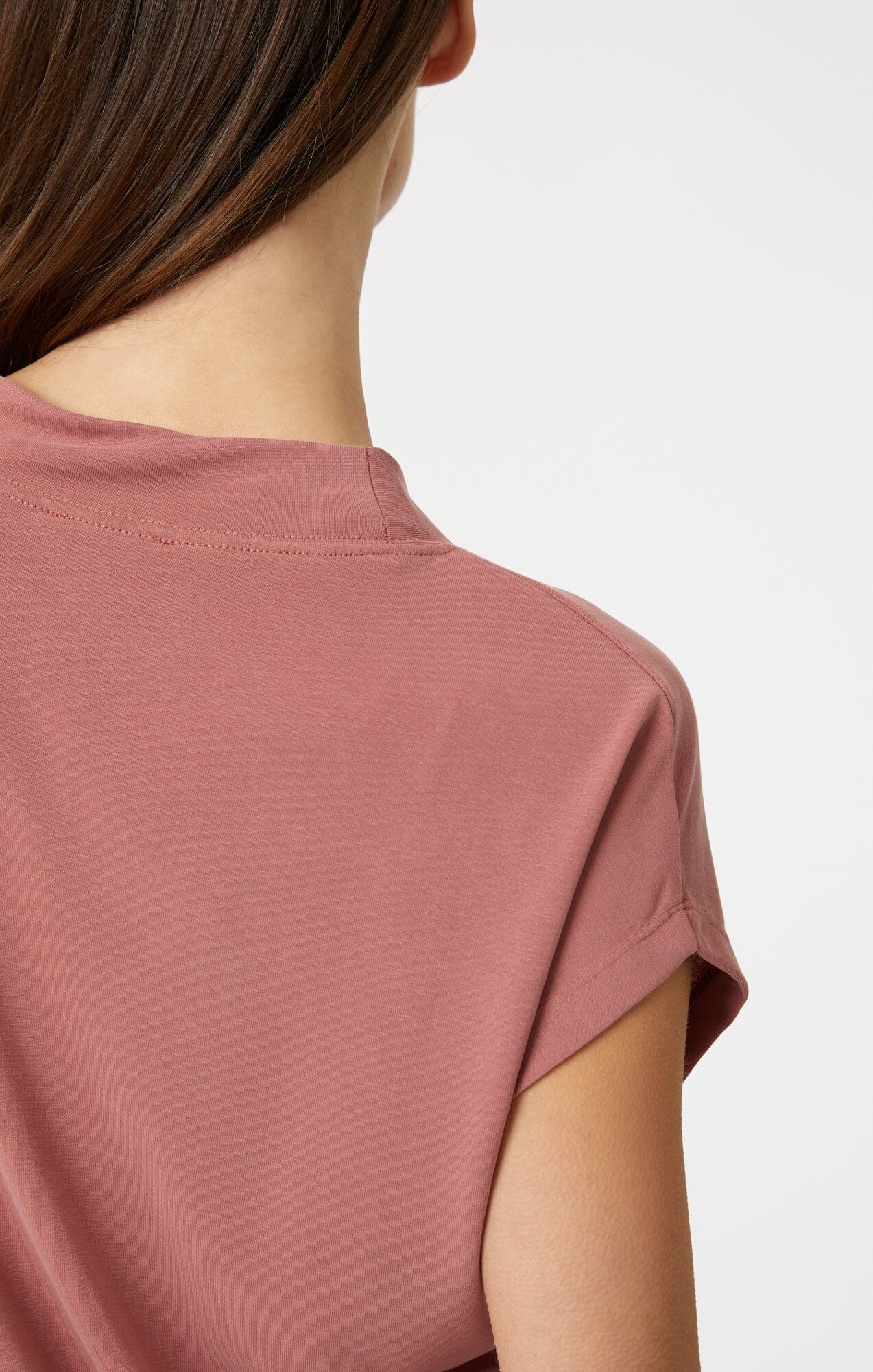 LUXE TOUCH TENCEL™ V-NECK SHIRT IN CANYON ROSE - Mavi Jeans