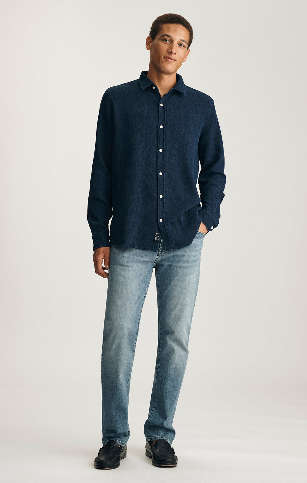 LONG SLEEVE BUTTON-UP SHIRT IN INDIGO