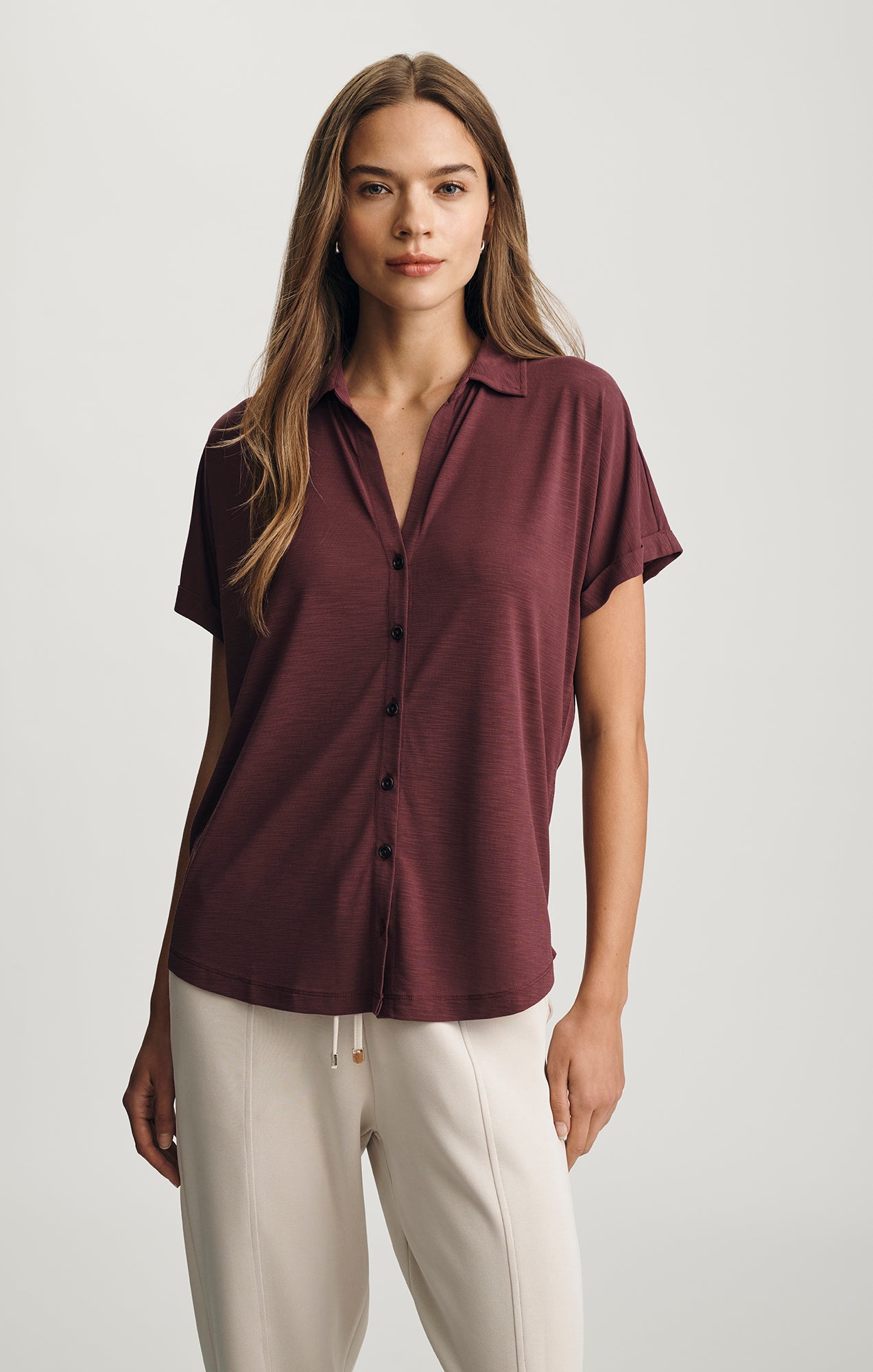 LUXE TOUCH TENCEL™ BUTTON-UP T-SHIRT IN SASSAFRAS - Mavi Jeans