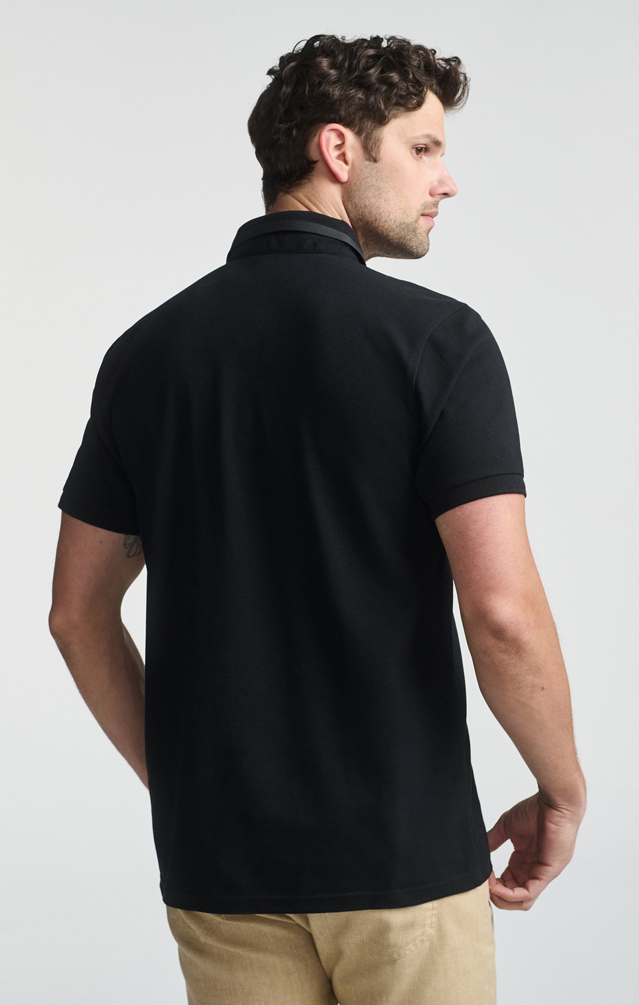 CONTRAST COLLAR POLO SHIRT IN BLACK - Mavi Jeans