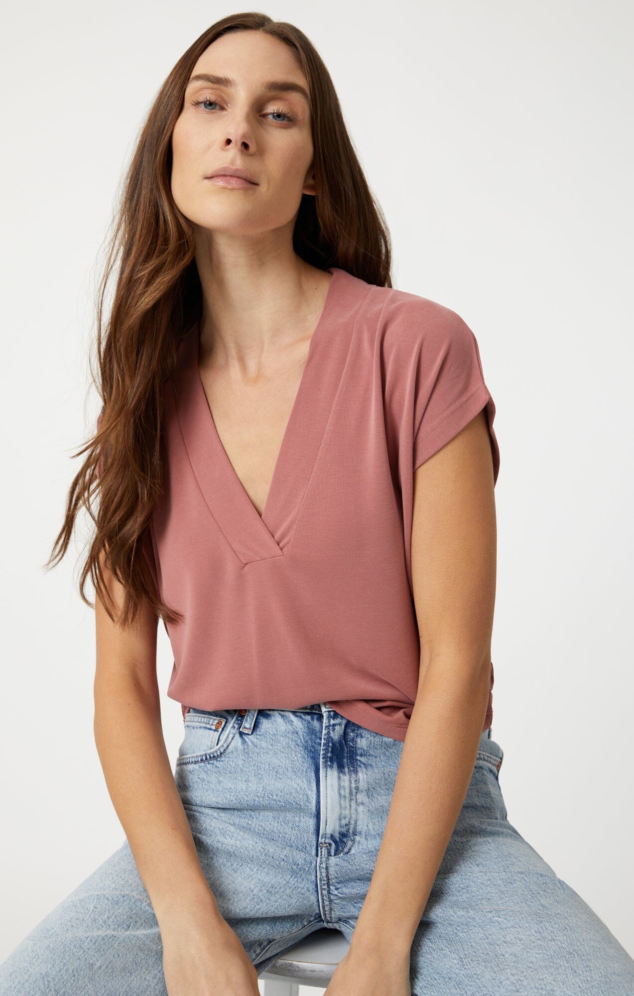 LUXE TOUCH TENCEL™ V-NECK SHIRT IN CANYON ROSE - Mavi Jeans