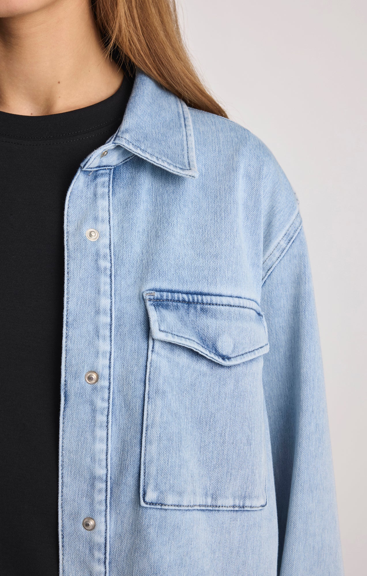 TIA DENIM SHIRT IN LIGHT MOVE