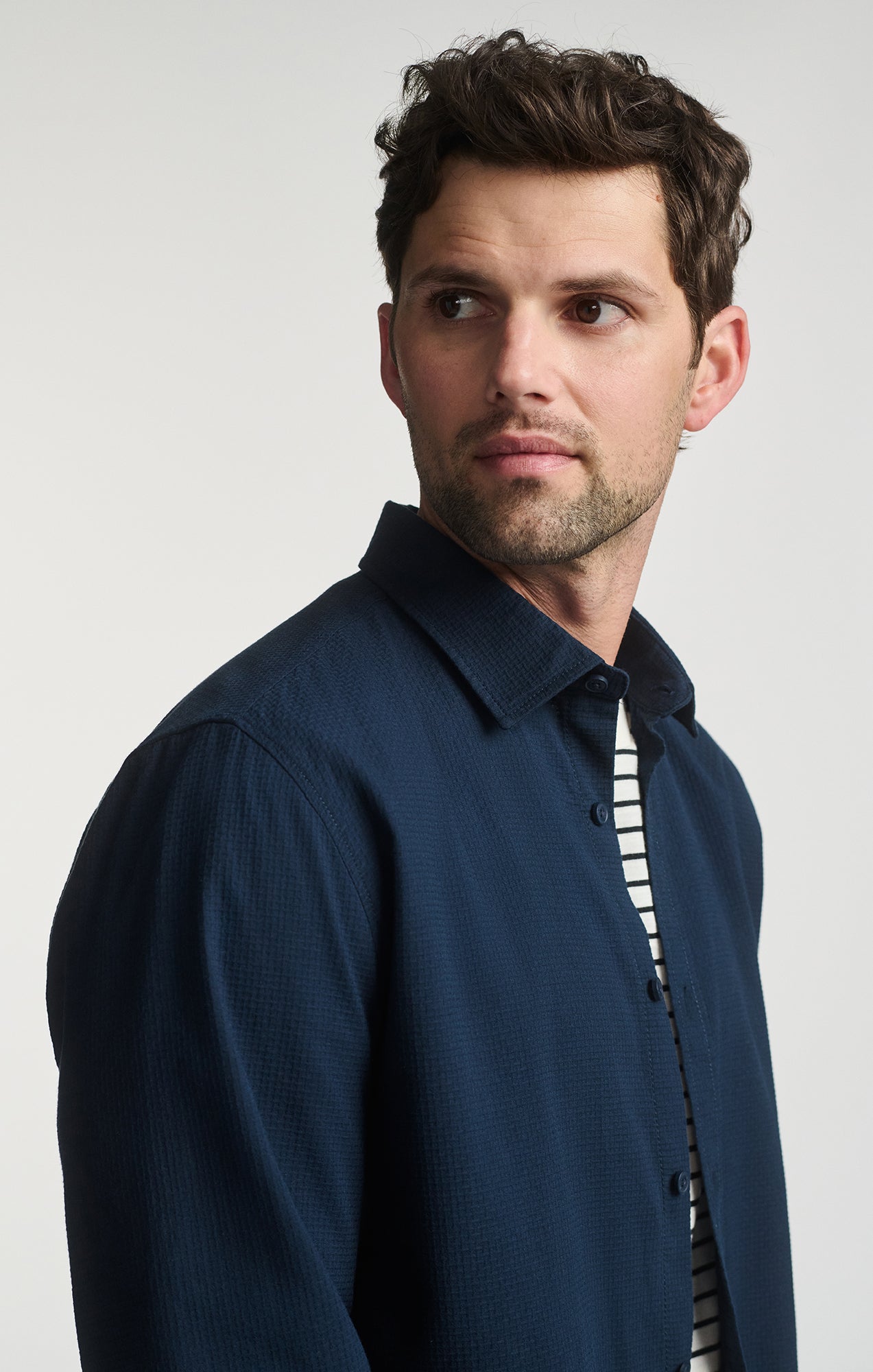 LONG SLEEVE BUTTON-UP SHIRT IN BLACK IRIS - Mavi Jeans