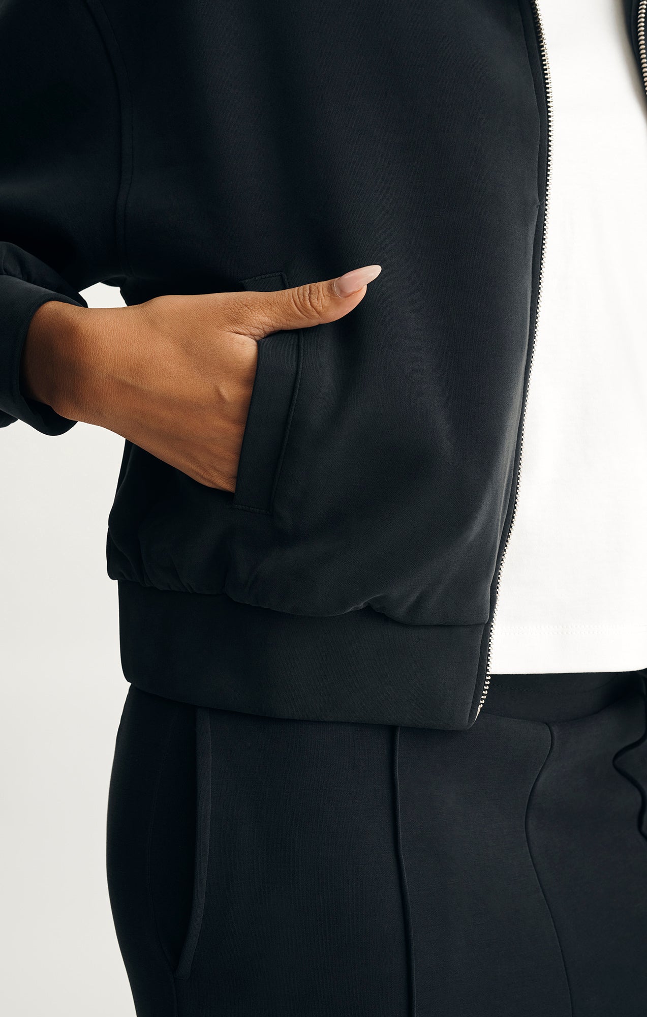 SPORTY LUXE TENCEL™ FULL ZIP SWEATSHIRT IN BLACK - Mavi Jeans