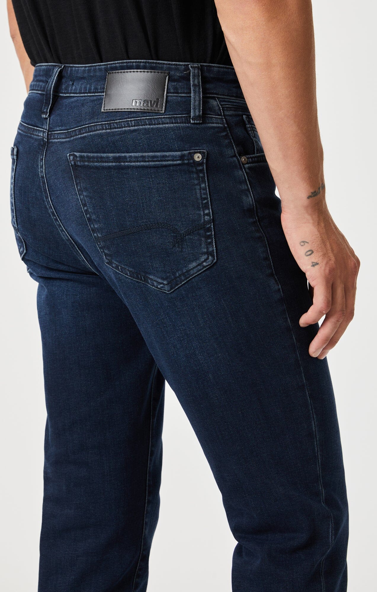 STEVE ATHLETIC FIT JEANS IN MID TONAL INK WILLIAMSBURG - Mavi Jeans