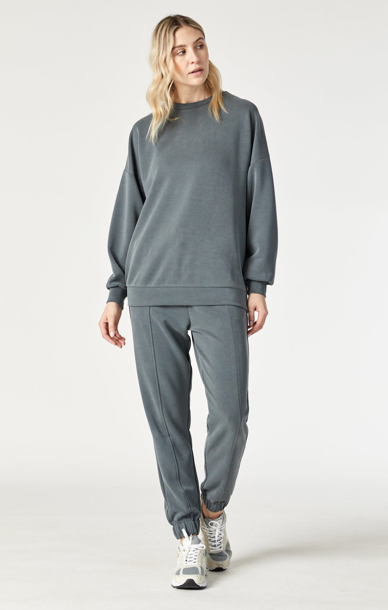 LUXE TOUCH TENCEL™ SWEATSHIRT IN URBAN CHIC - Mavi Jeans