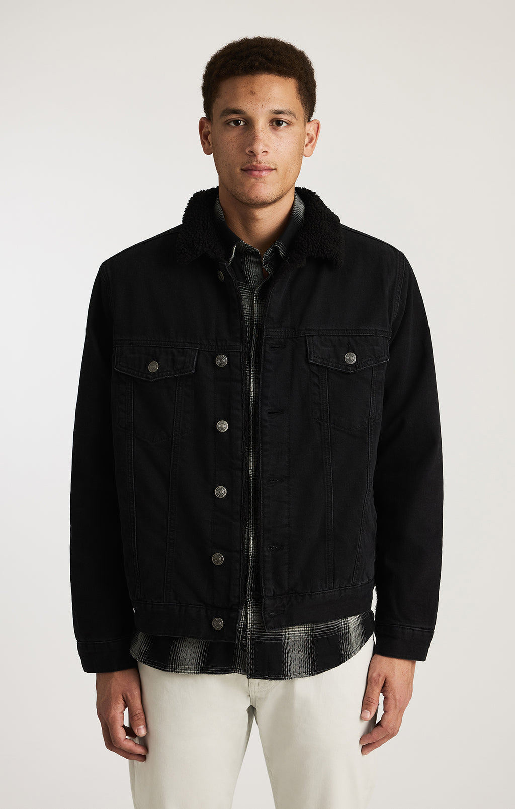 ZANDER SHERPA TRUCKER JACKET IN BLACK SHERPA CLASSIC DENIM