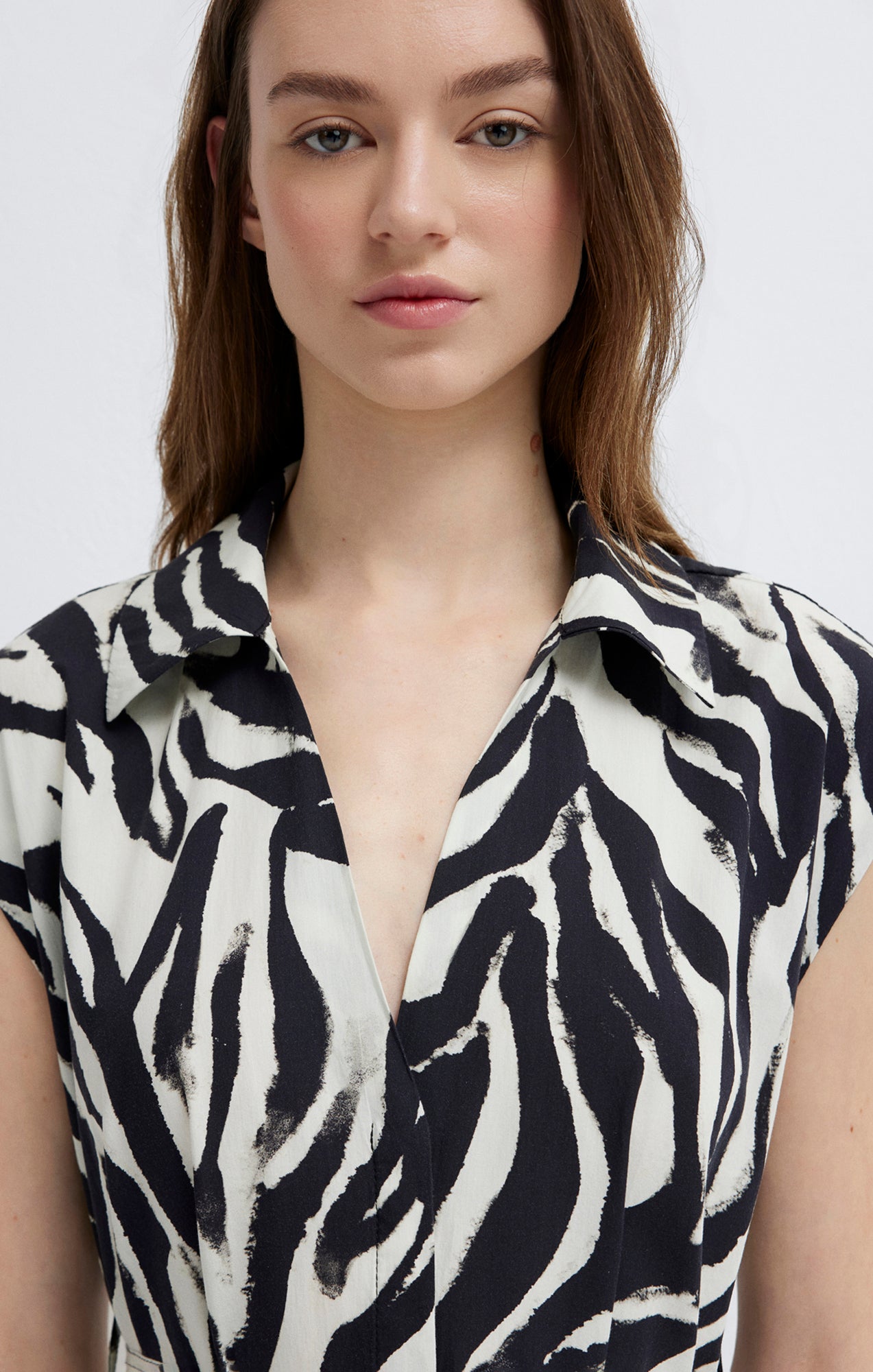 LINEN TIE-WAIST MIDI SHIRTDRESS IN BATIC ZEBRA PRINT
