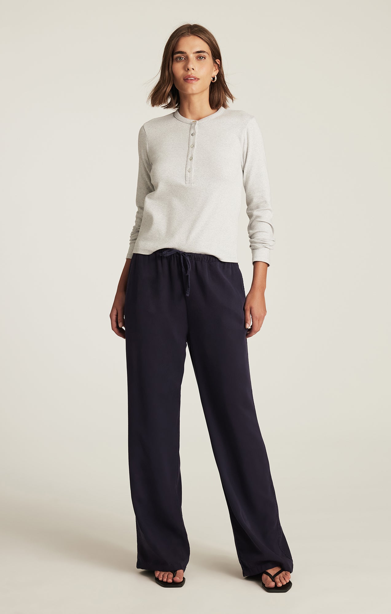 CROPPED HENLEY T-SHIRT IN LIGHT GREY MELANGE