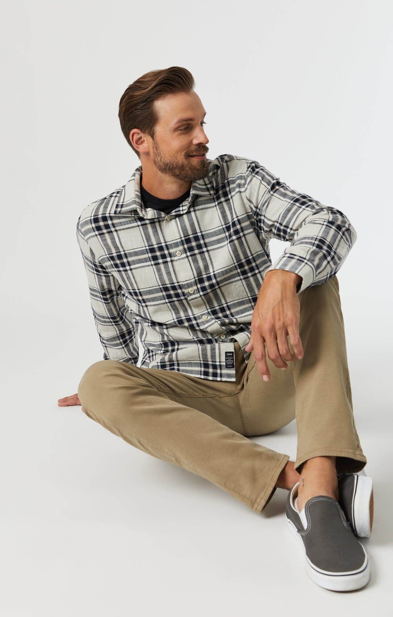 MILTON SLIM STRAIGHT CHINO IN BEIGE LUXE TWILL - Mavi Jeans