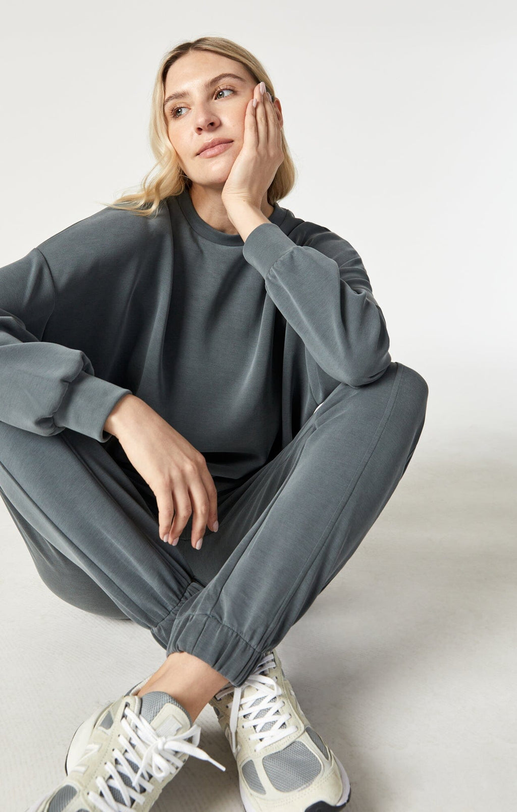 LUXE TOUCH TENCEL™ SWEATSHIRT IN URBAN CHIC - Mavi Jeans