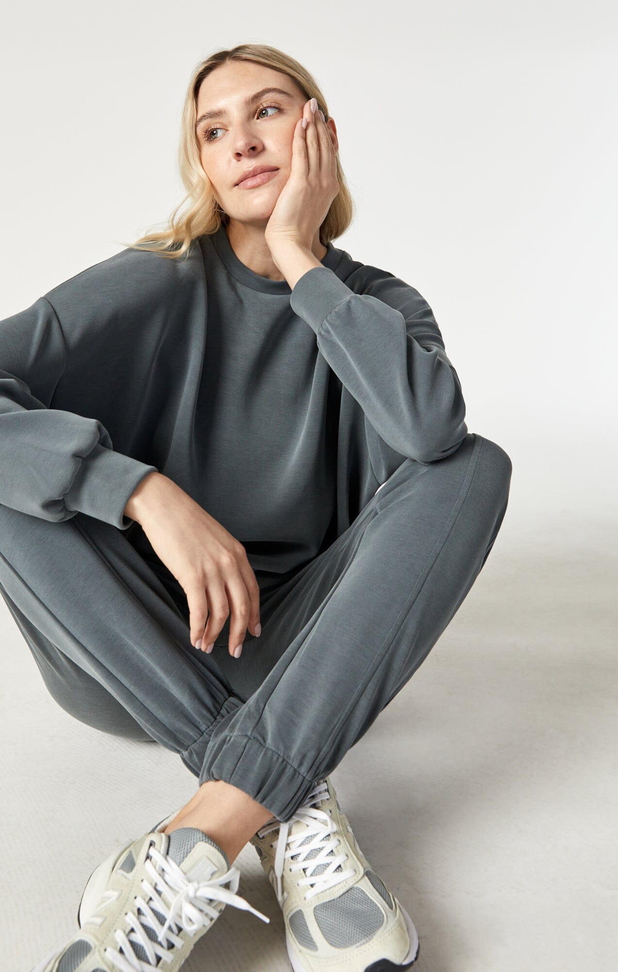 LUXE TOUCH TENCEL™ SWEATSHIRT IN URBAN CHIC - Mavi Jeans