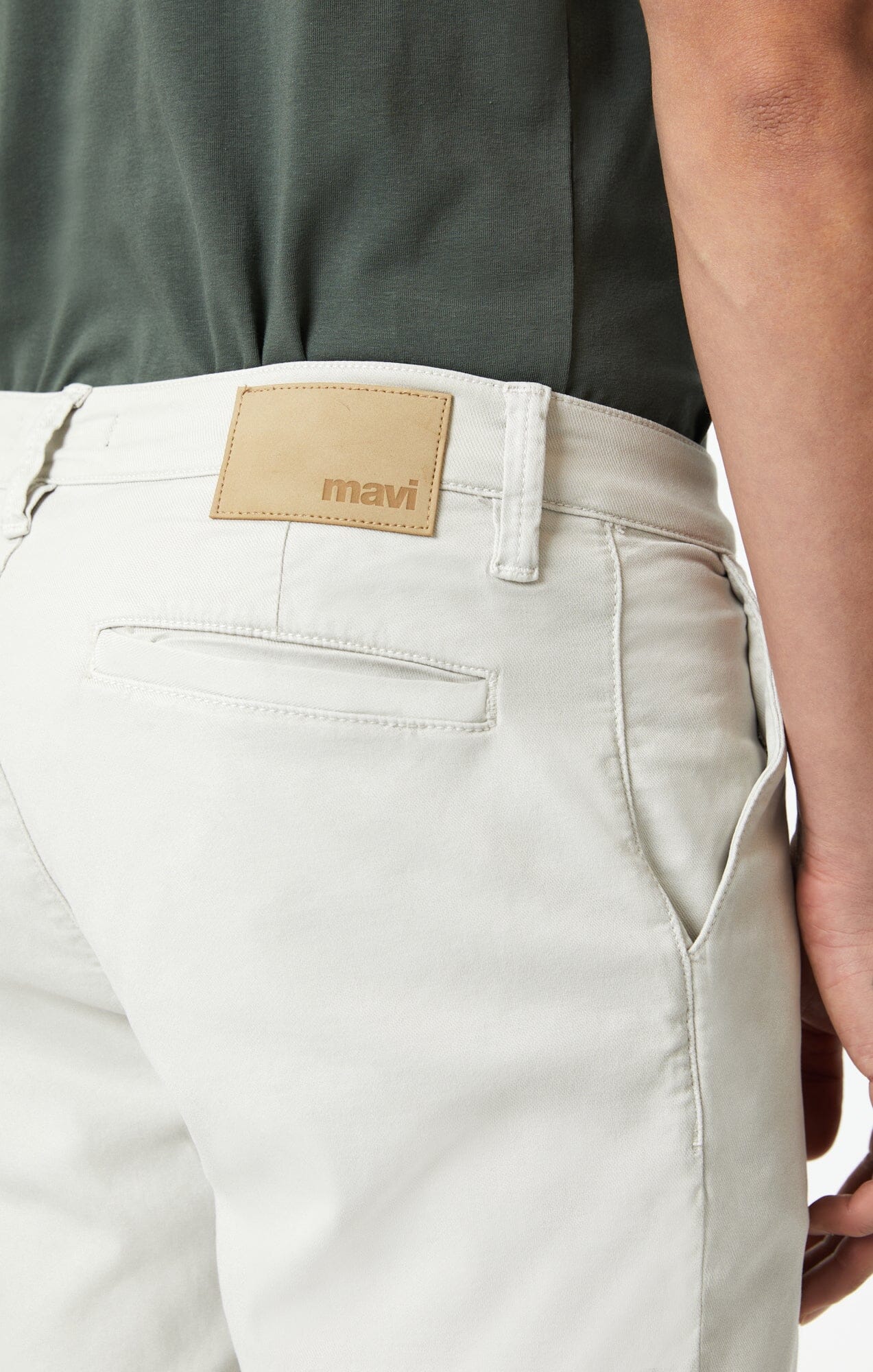 NOAH SHORTS IN OYSTER MUSHROOM LUXE TWILL - Mavi Jeans