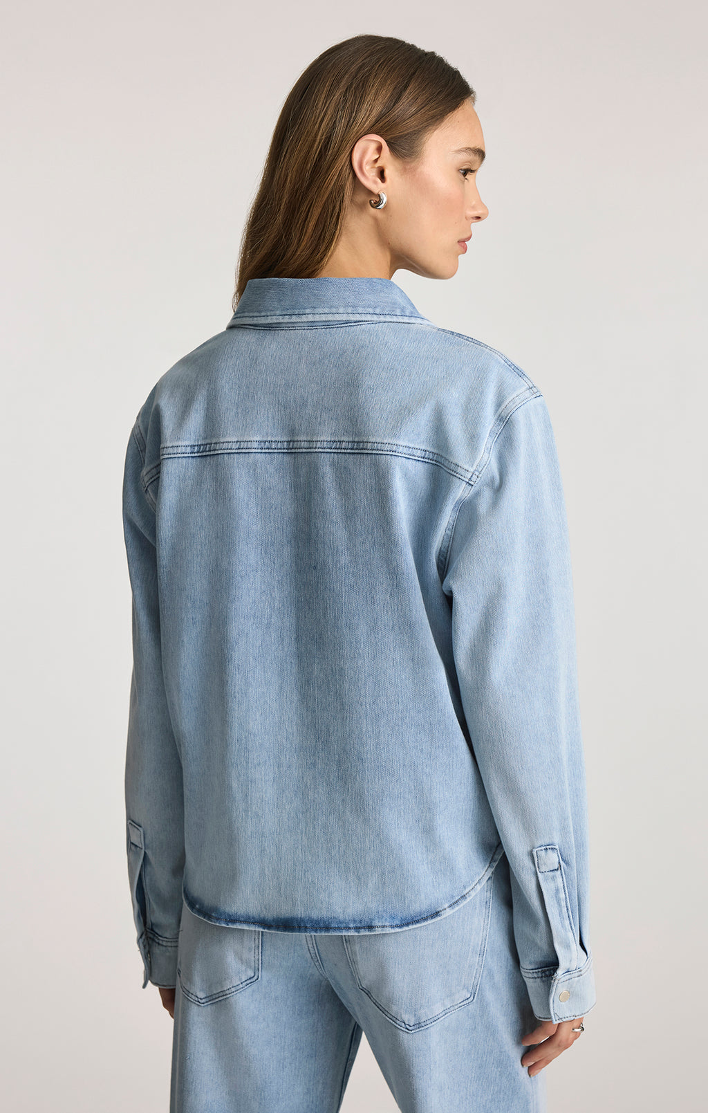 TIA DENIM SHIRT IN LIGHT MOVE