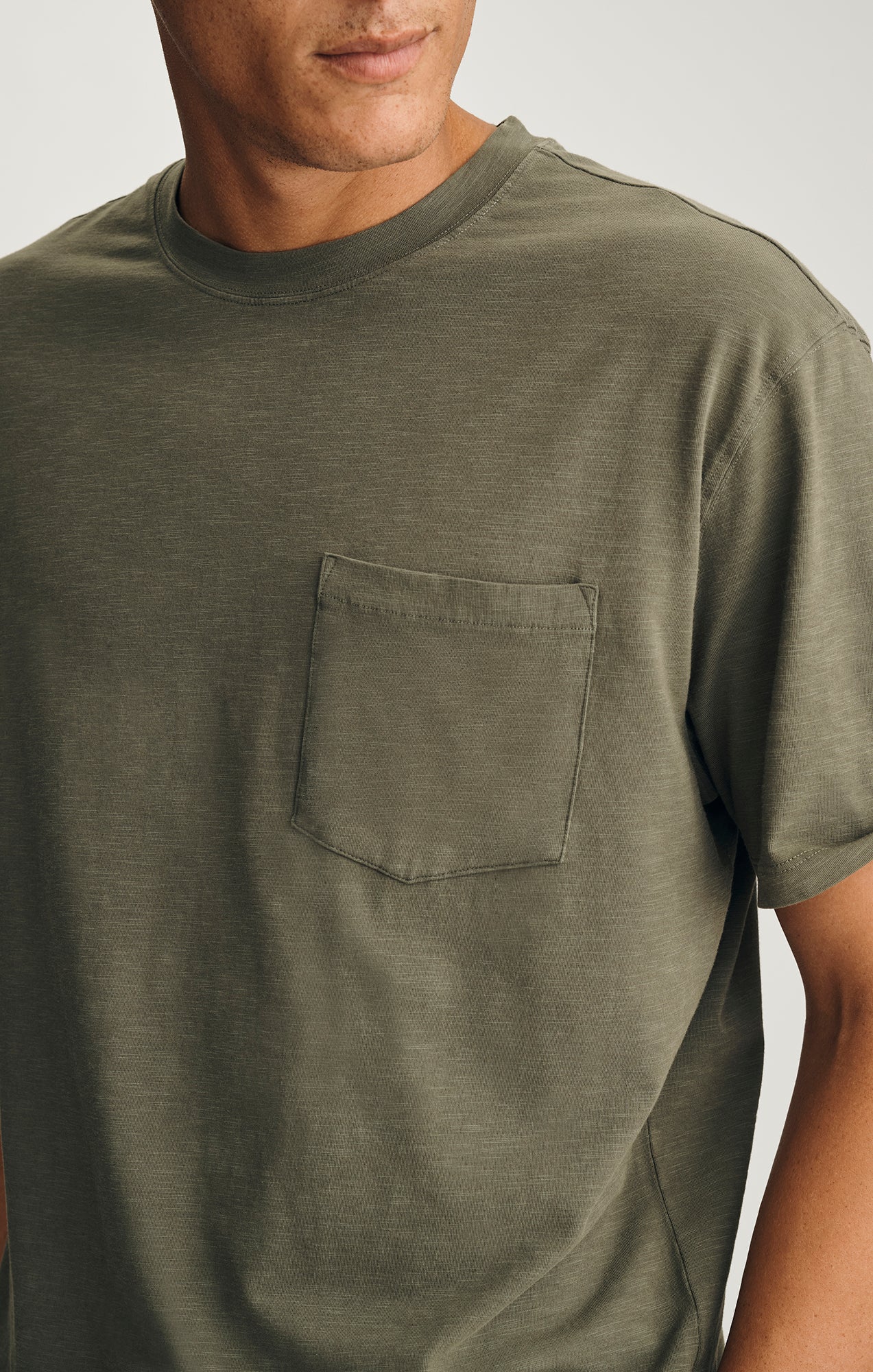 SLUB POCKET T-SHIRT IN GRAPE LEAF