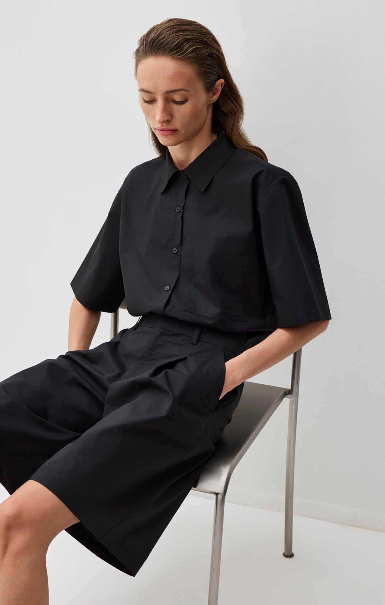 PLEATED SHORTS IN BLACK - Mavi Jeans