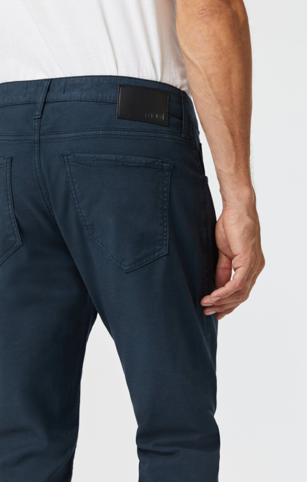 MARCUS SLIM STRAIGHT LEG IN DARK NAVY LUXE TWILL - Mavi Jeans