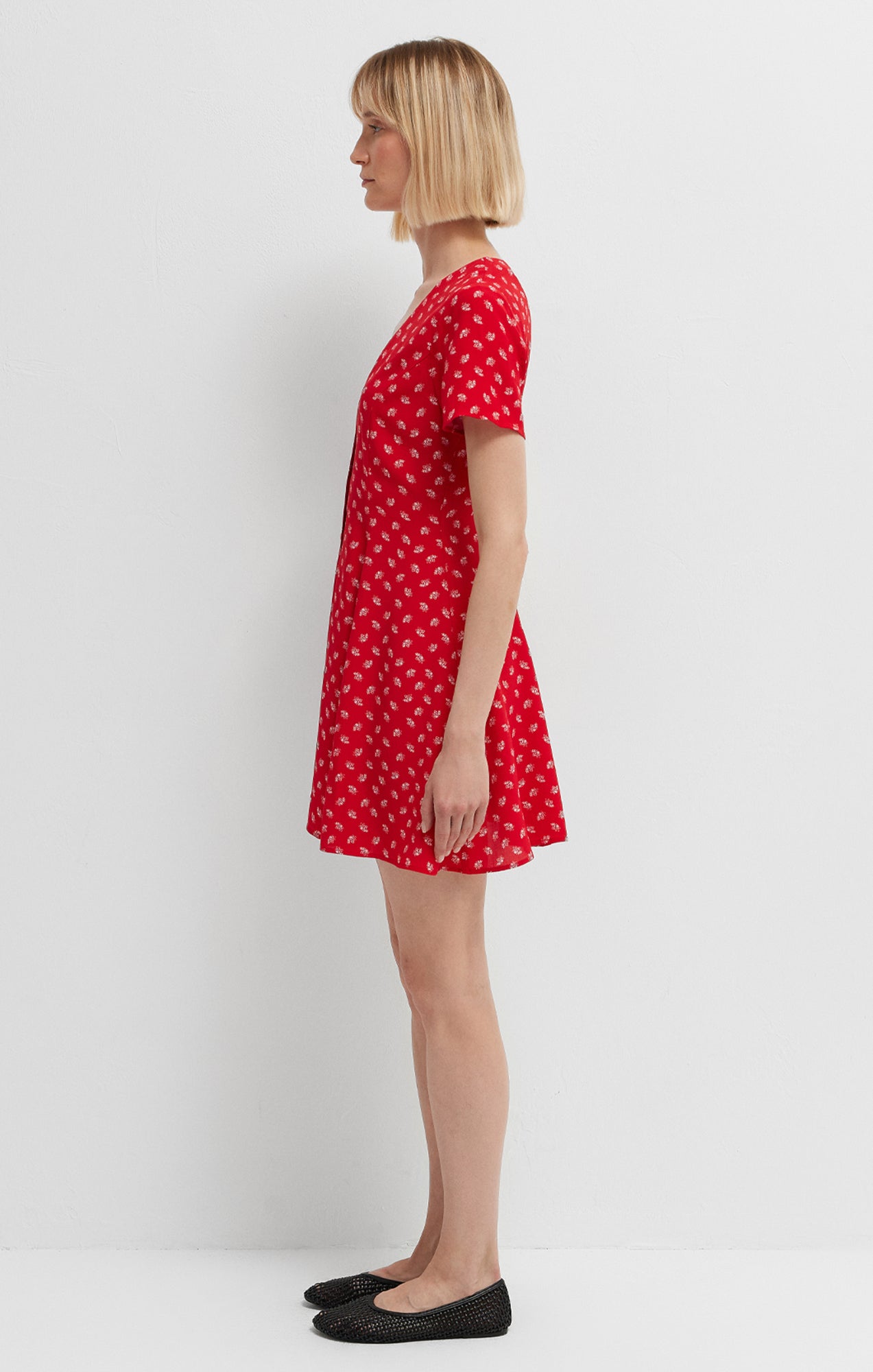 BUTTON-FRONT MINI DRESS IN URBAN RED PETAL PRINT