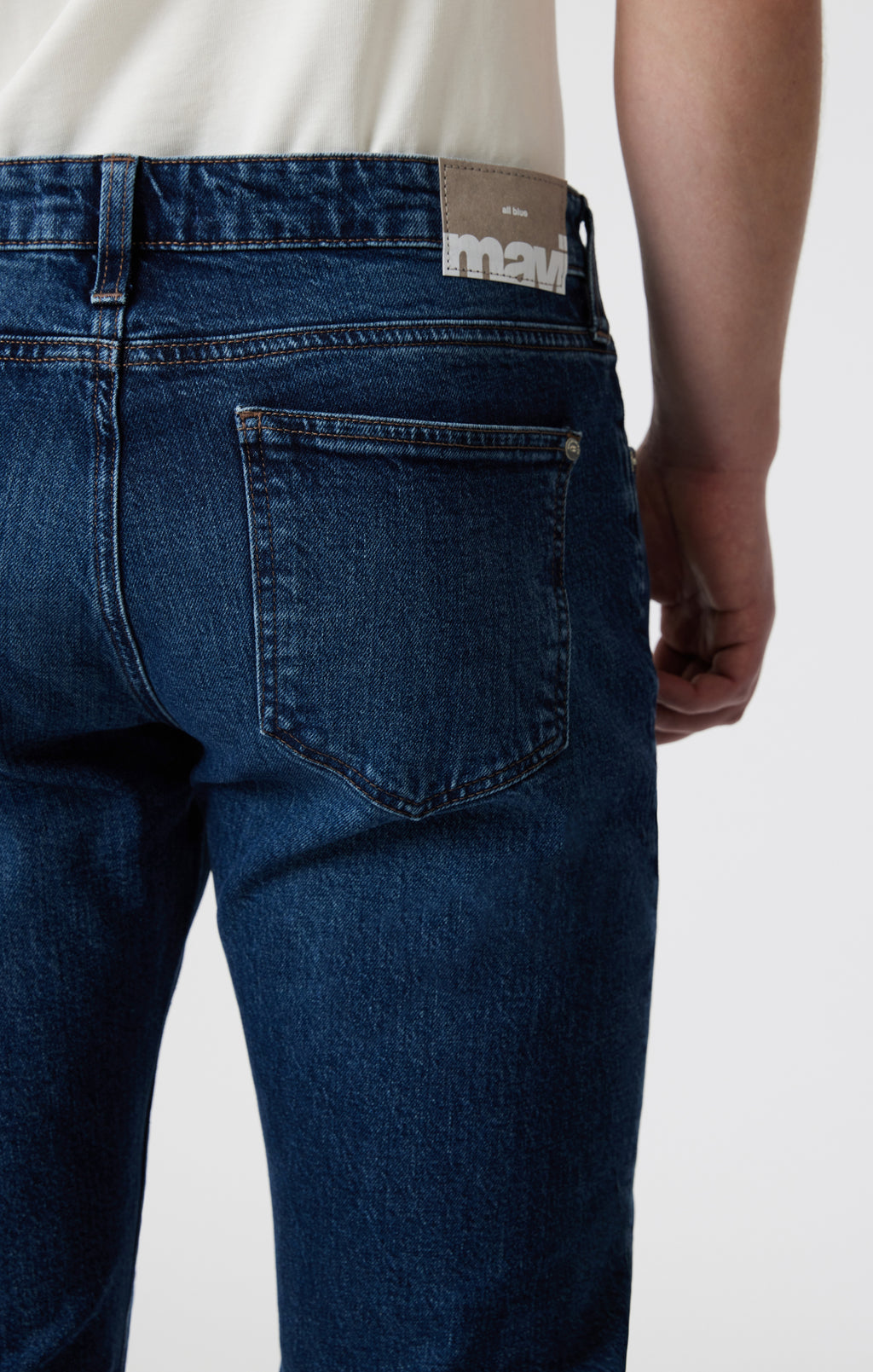 MARCUS SLIM STRAIGHT LEG IN DARK BRUSHED CLASSIC BLUE - Mavi Jeans