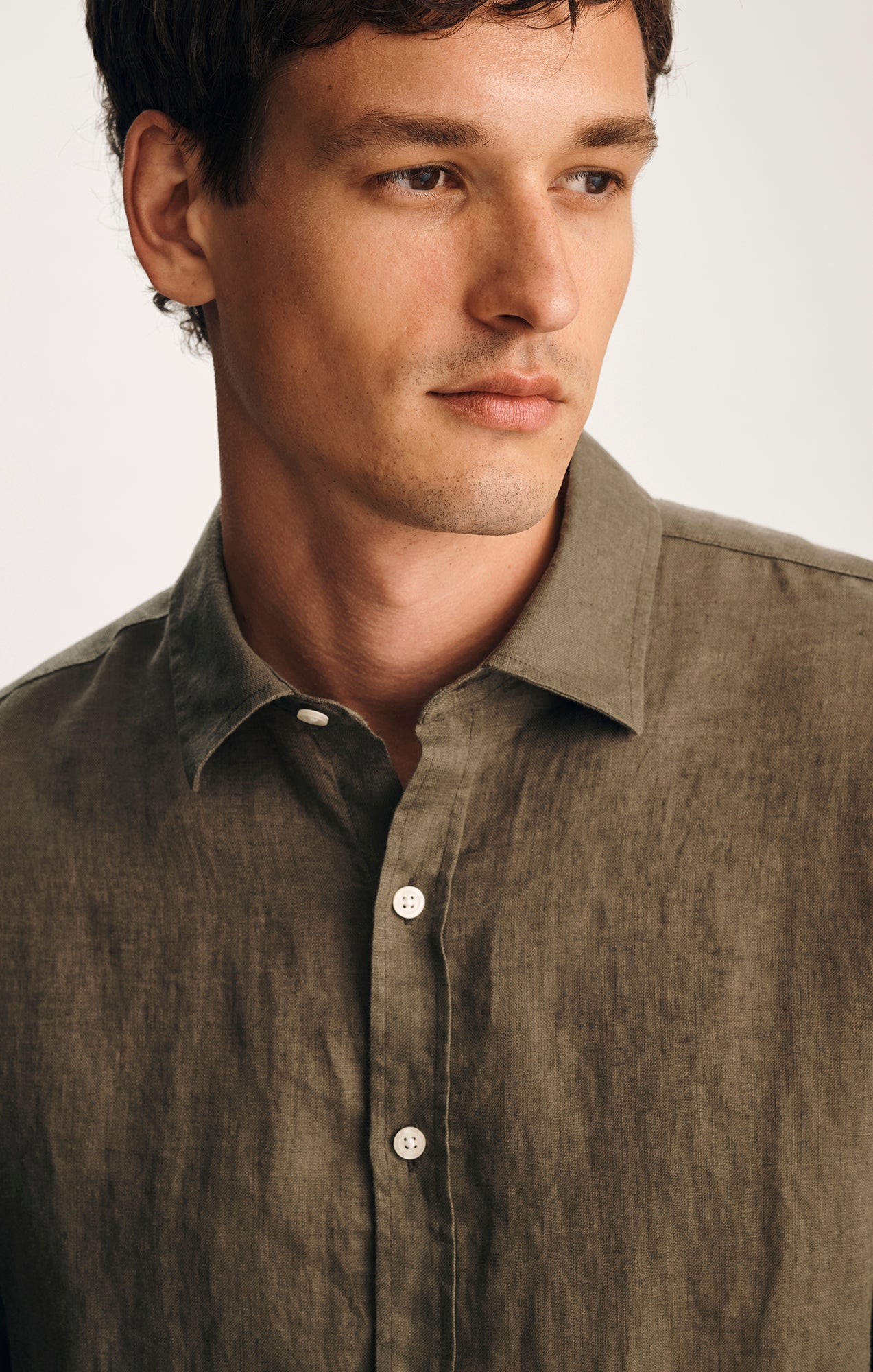 LINEN BUTTON-UP SHIRT IN DUSTY OLIVE