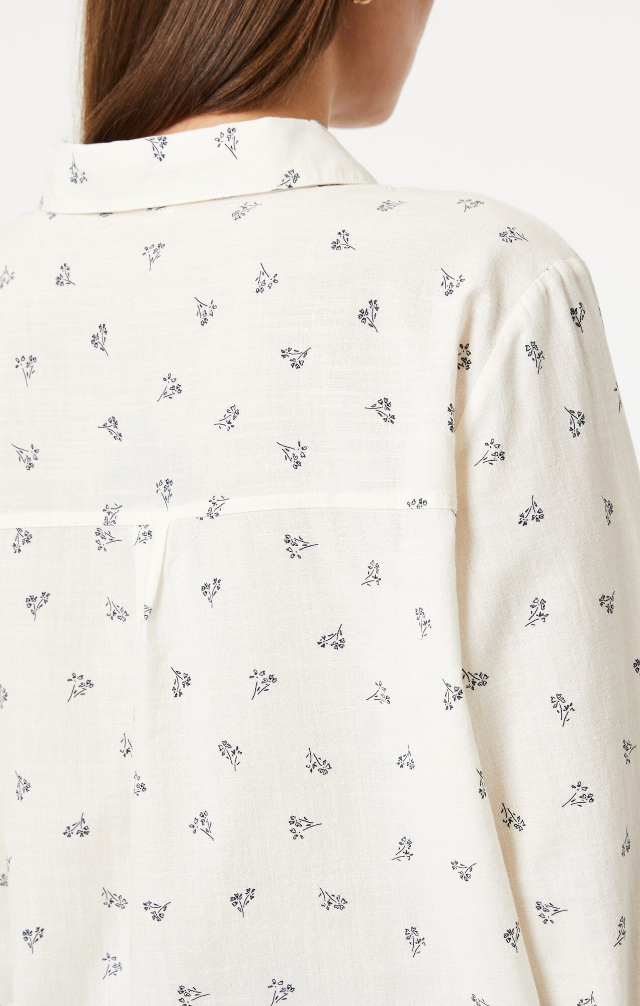 BUTTON-UP LONG SLEEVE SHIRT IN SIMPLE FLOWER PRINT - Mavi Jeans