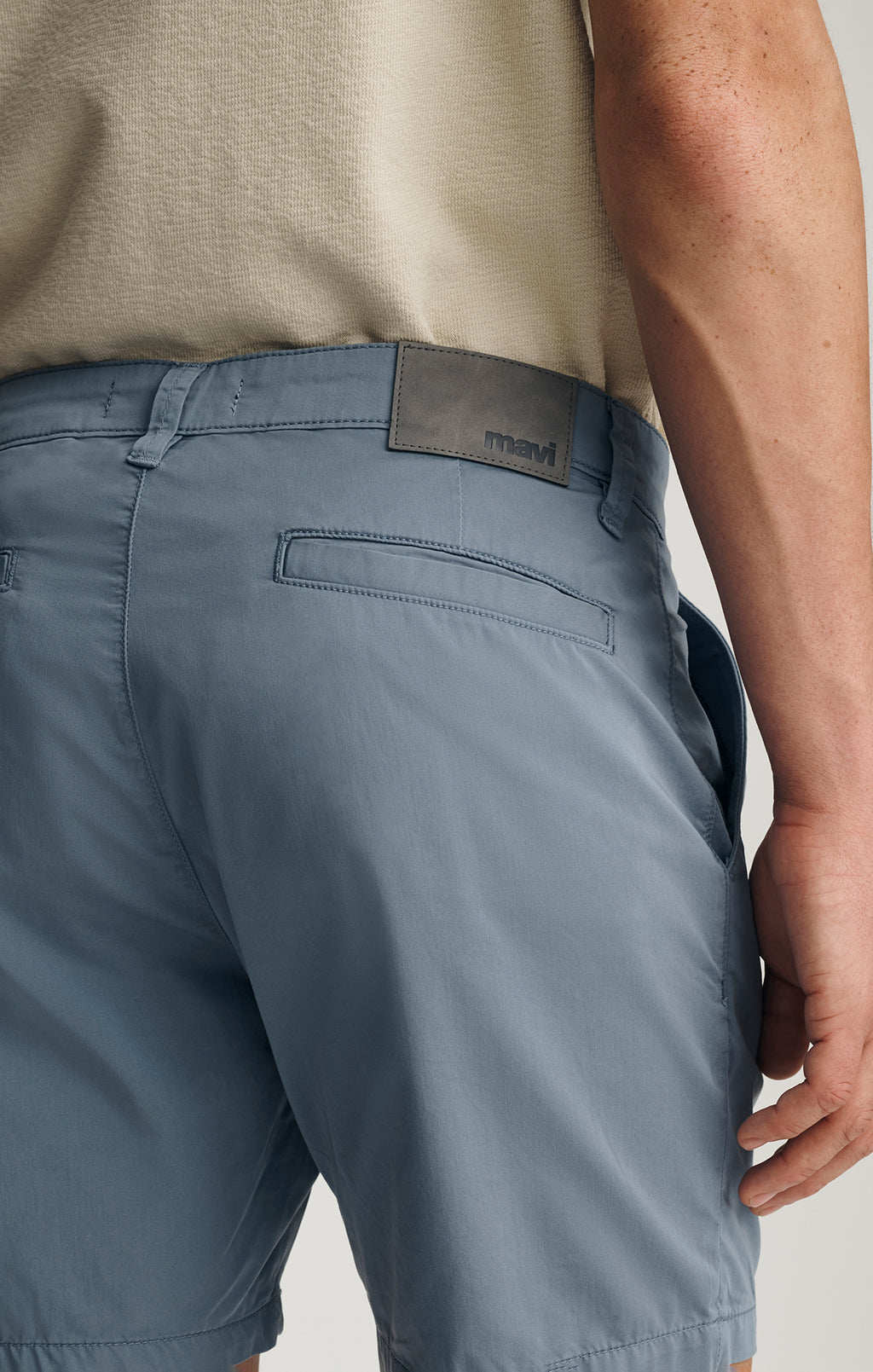 NATE CHINO SHORTS IN STEEL CITY SMART - Mavi Jeans