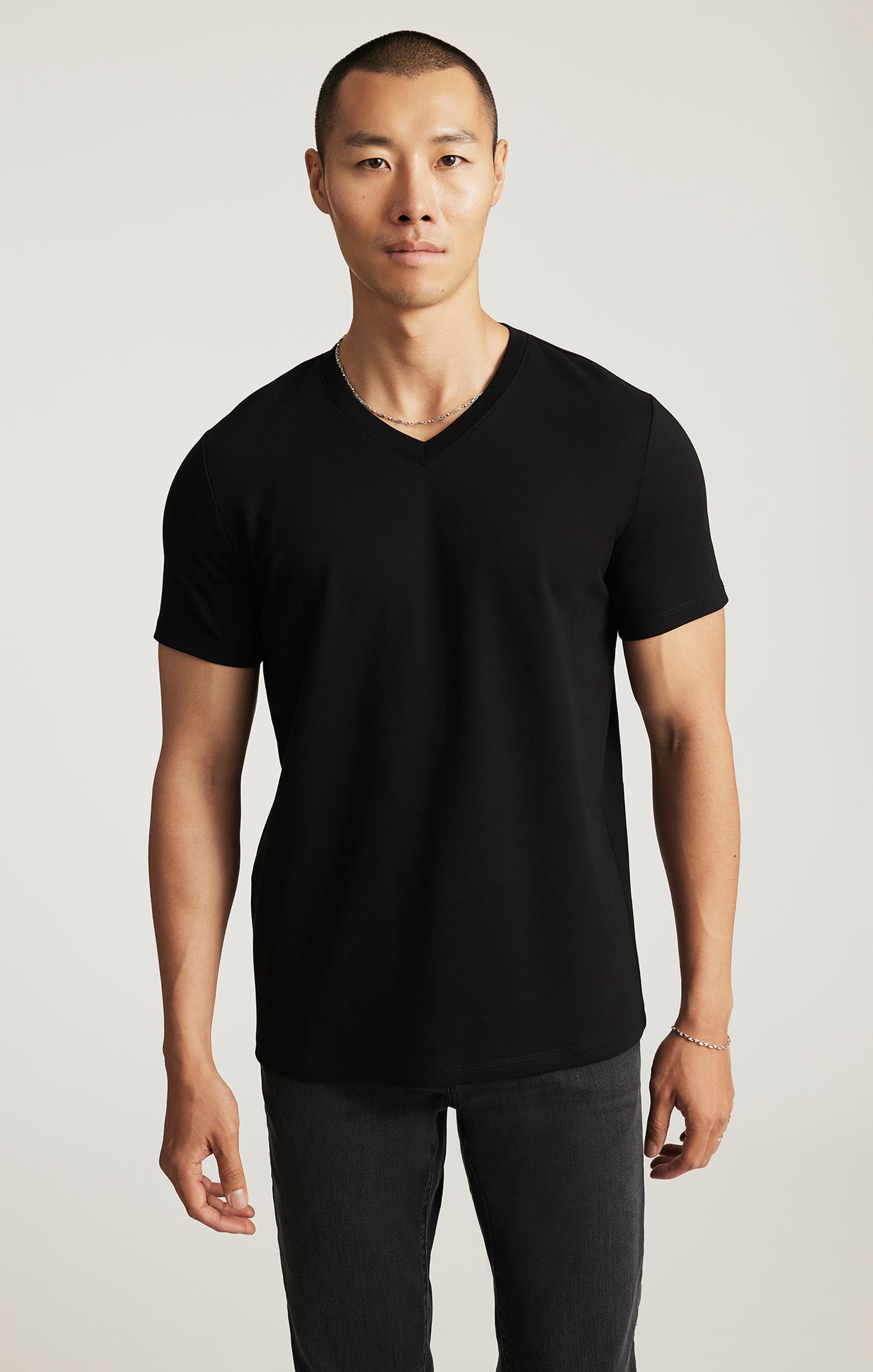 EDITION V-NECK T-SHIRT IN BLACK - Mavi Jeans