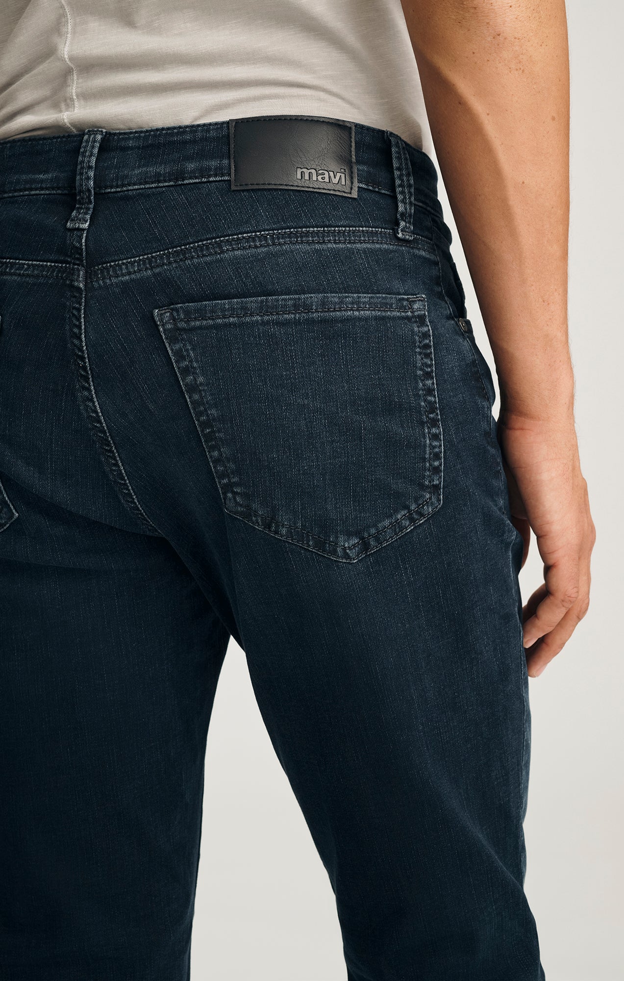 STEVE ATHLETIC FIT IN MIDNIGHT ORGANIC VINTAGE
