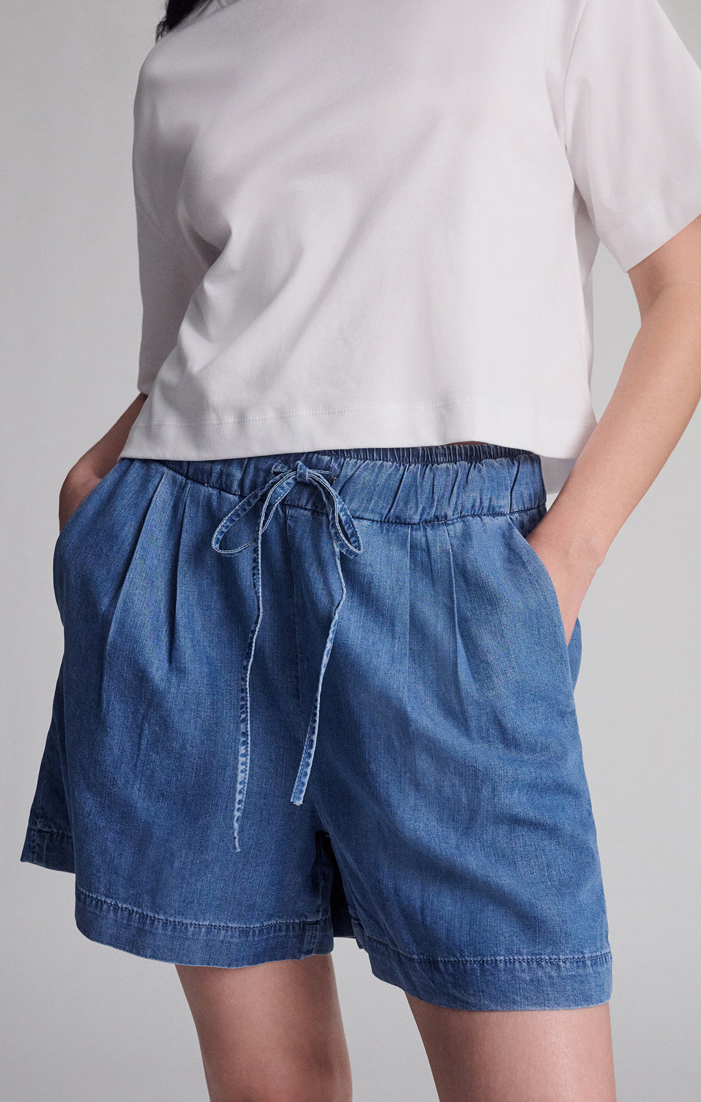 SPORTY LUXE CREW NECK T-SHIRT IN WHITE - Mavi Jeans