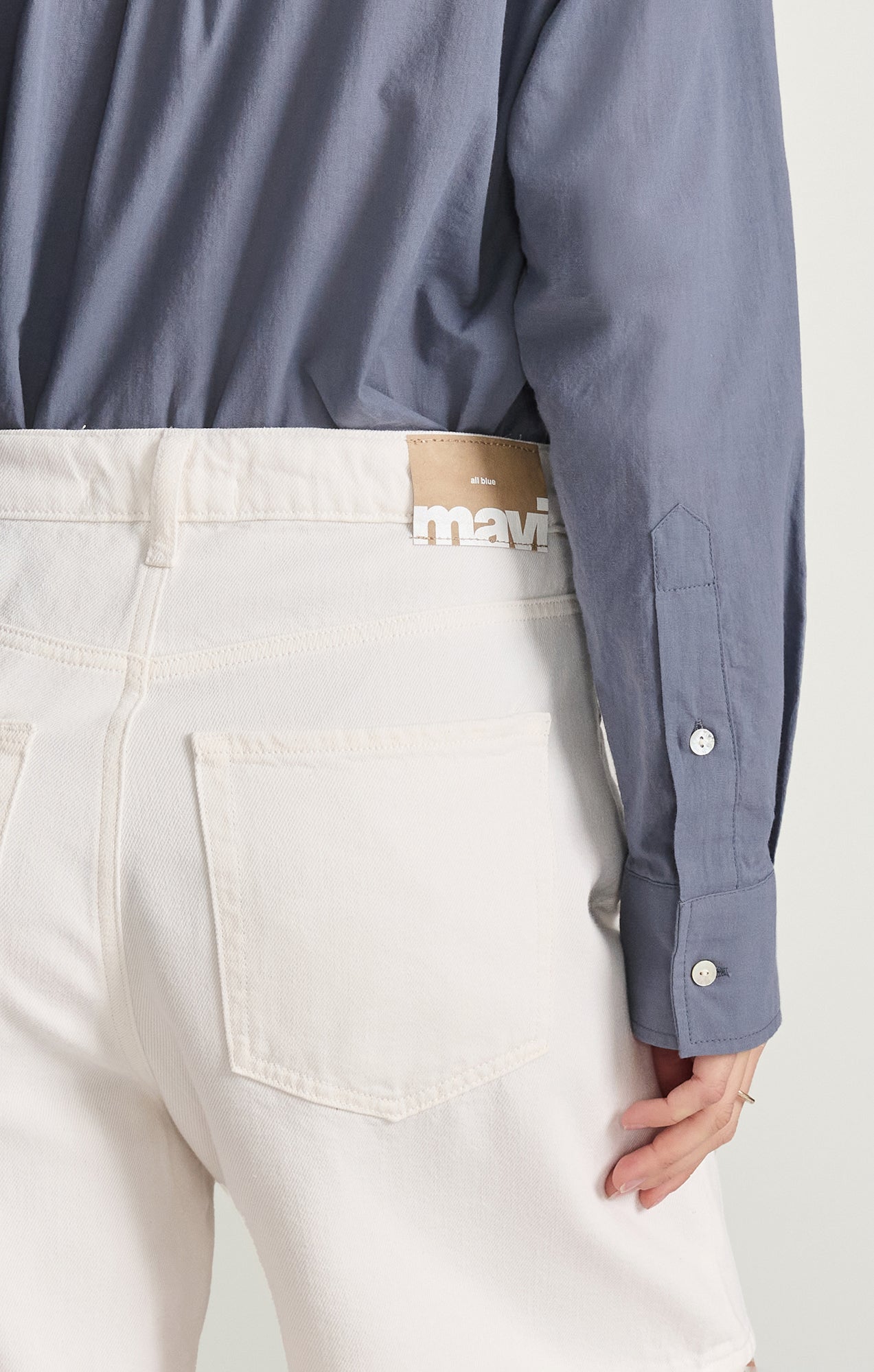 NELLA RELAXED SHORTS IN OFF-WHITE WELL BLUE - Mavi Jeans