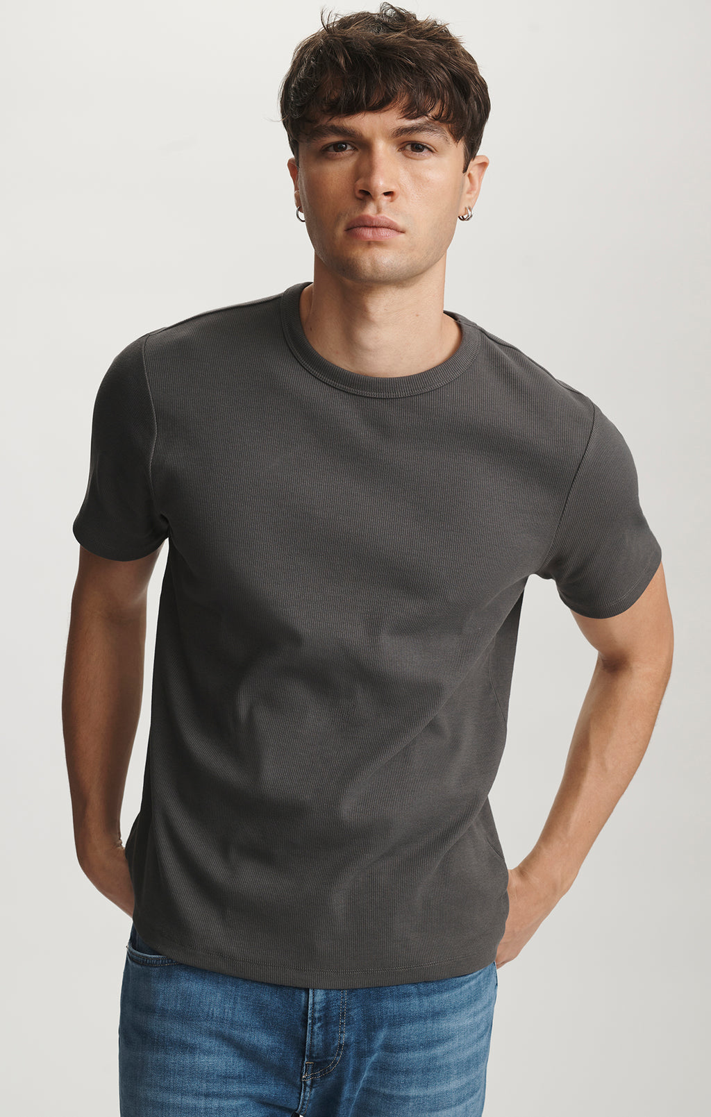 RIBBED SHORT SLEEVE CREW NECK T-SHIRT IN RAVEN
