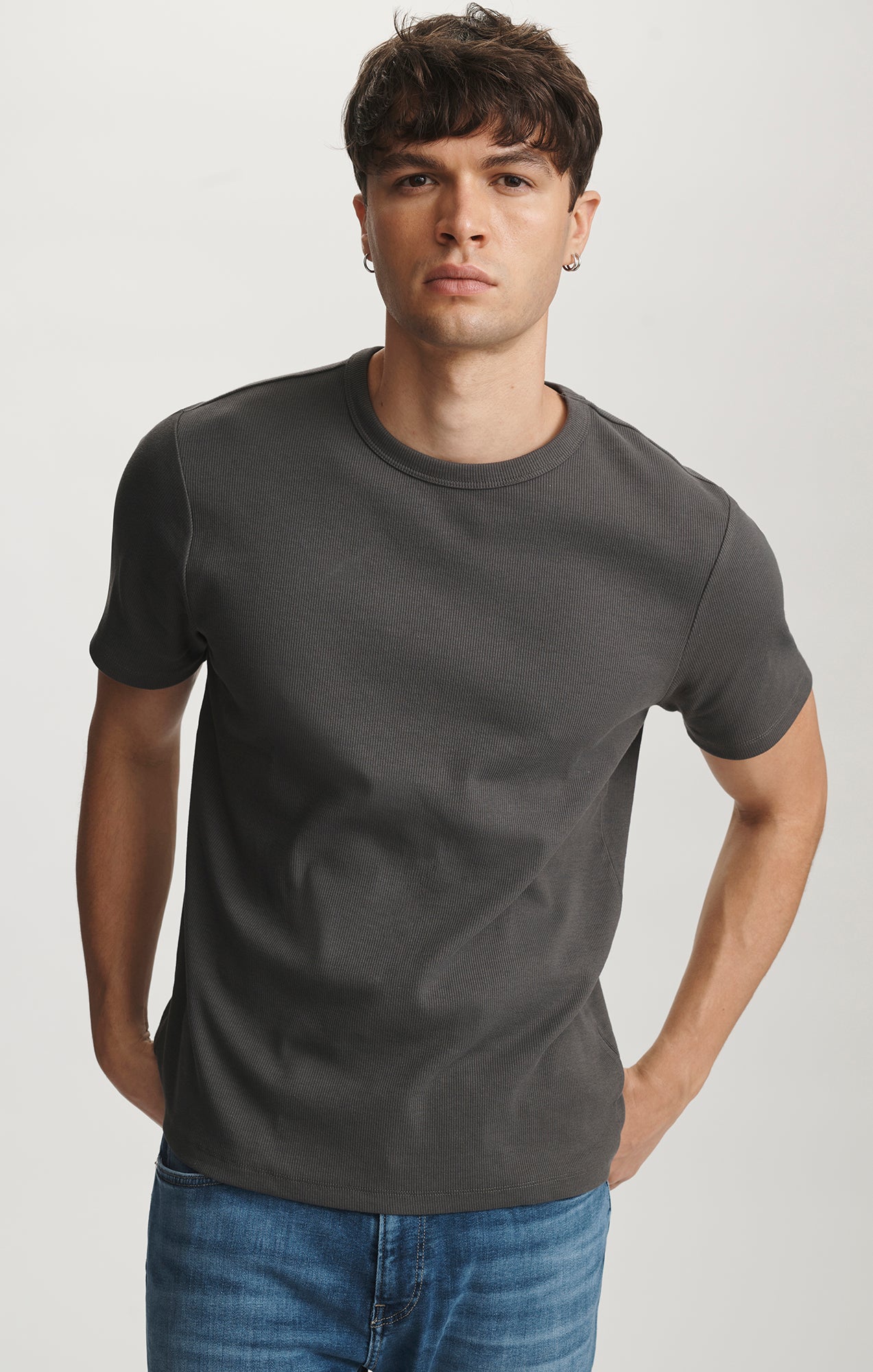 RIBBED SHORT SLEEVE CREW NECK T-SHIRT IN RAVEN