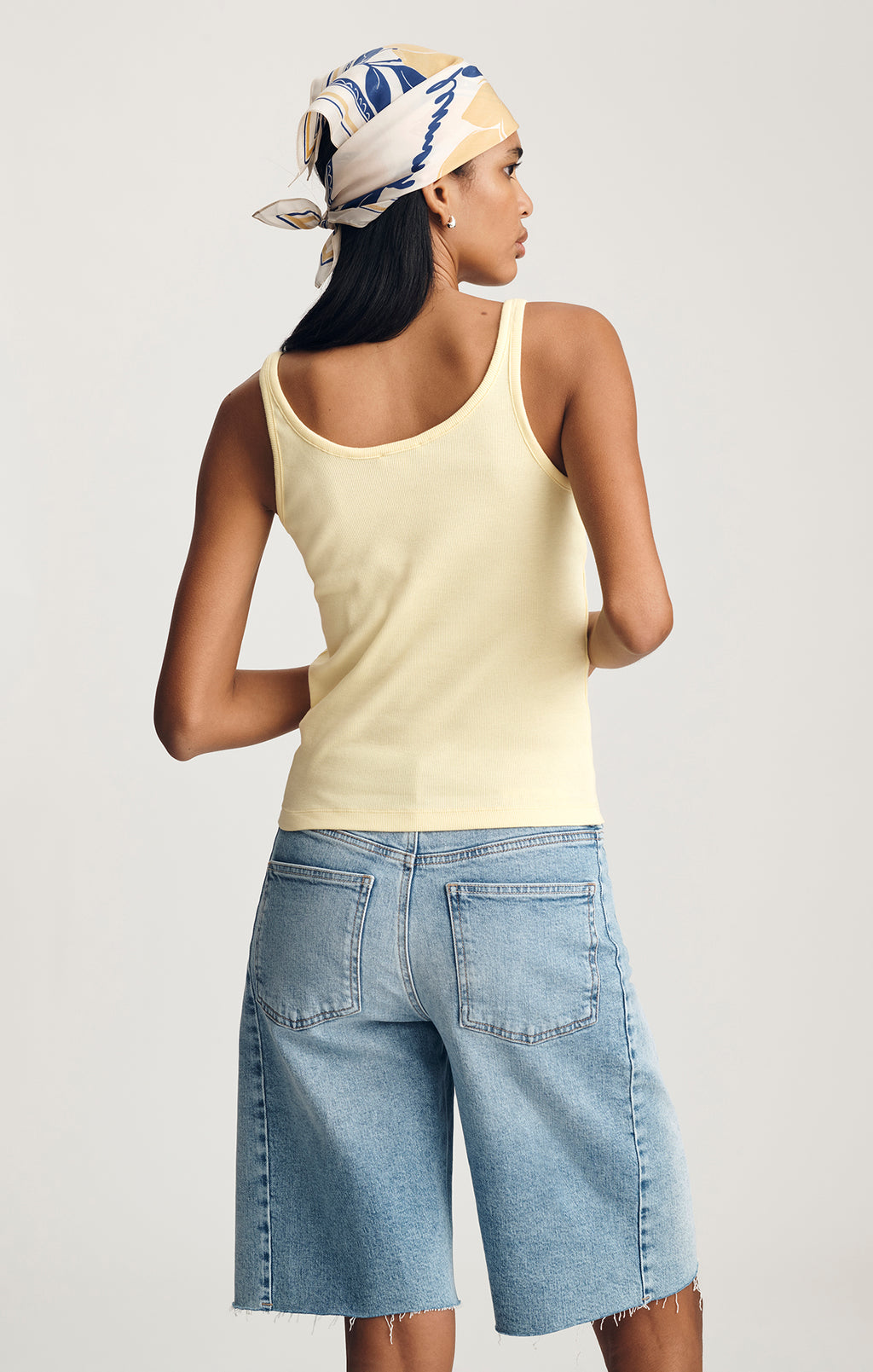 RIBBED SCOOP NECK TANK TOP IN PALE BANANA - Mavi Jeans