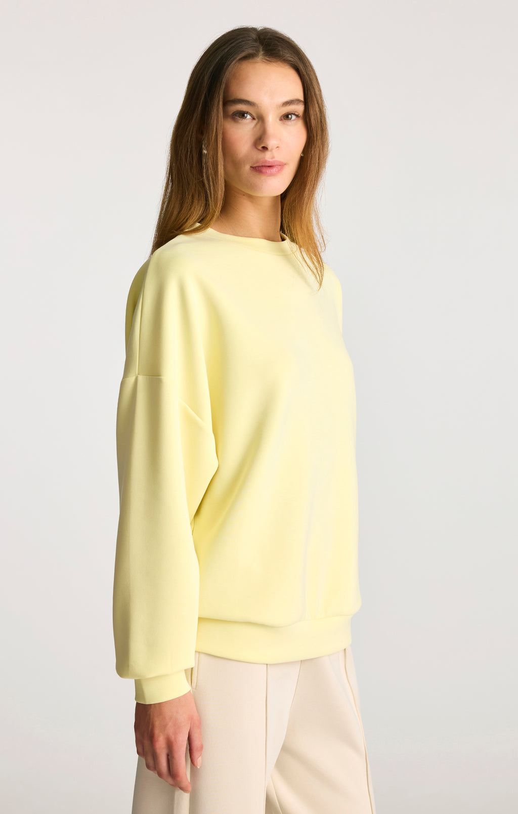 LUXE TOUCH TENCEL™ SWEATSHIRT IN LEMON MERINGUE - Mavi Jeans