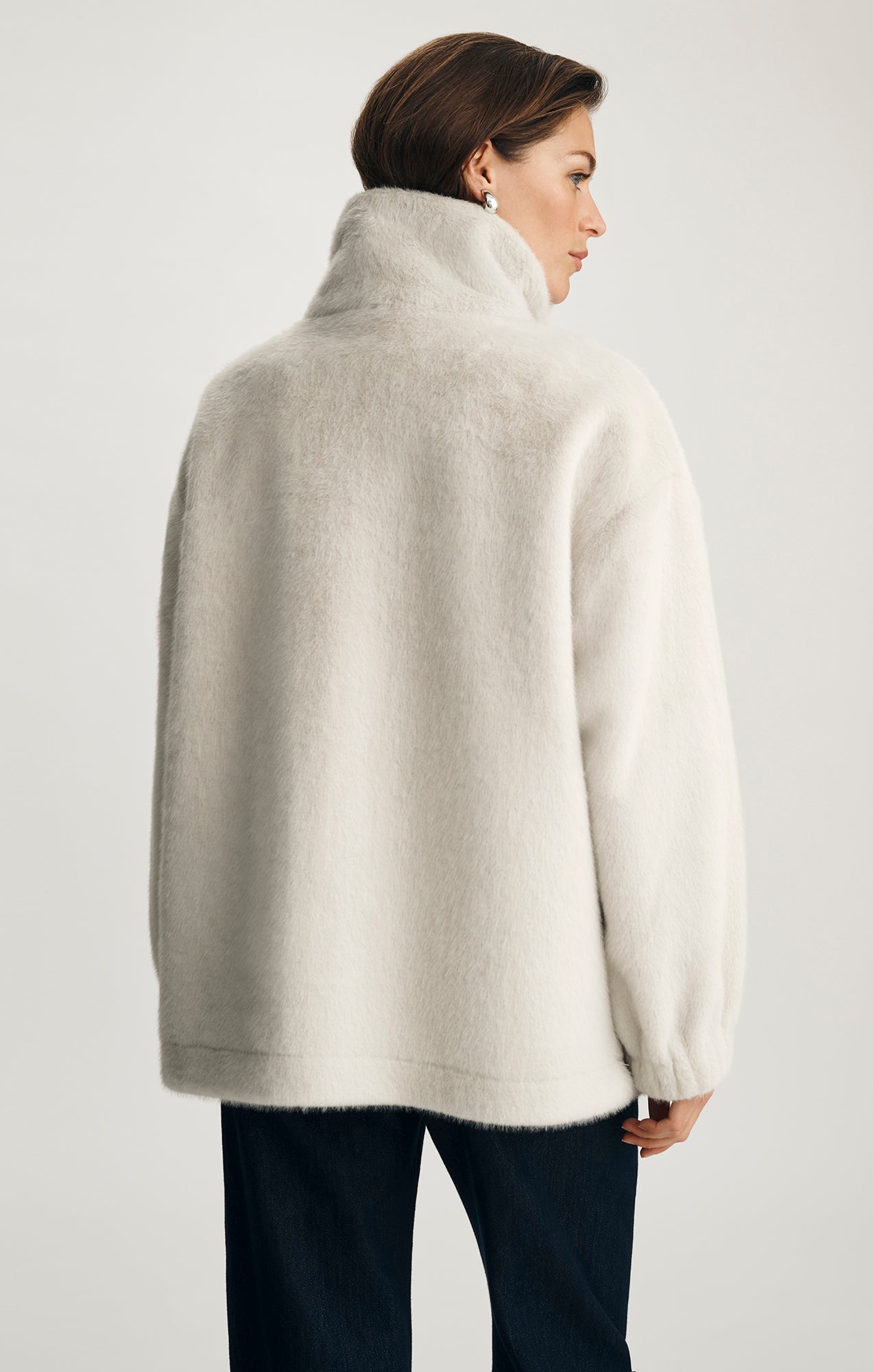 SHERPA JACKET IN RAINY DAY