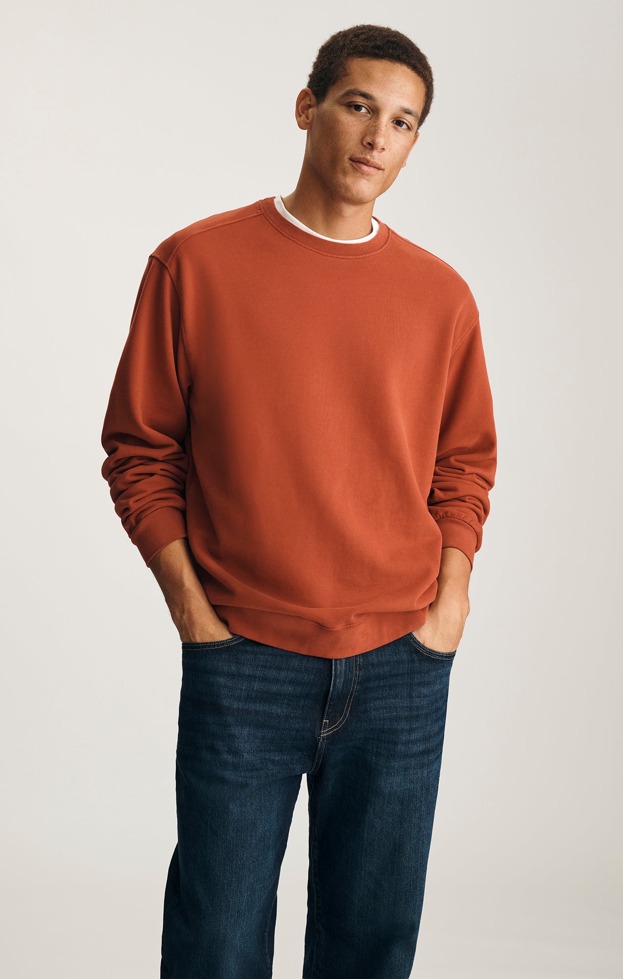 CREW NECK SWEATSHIRT IN BARN RED - Mavi Jeans