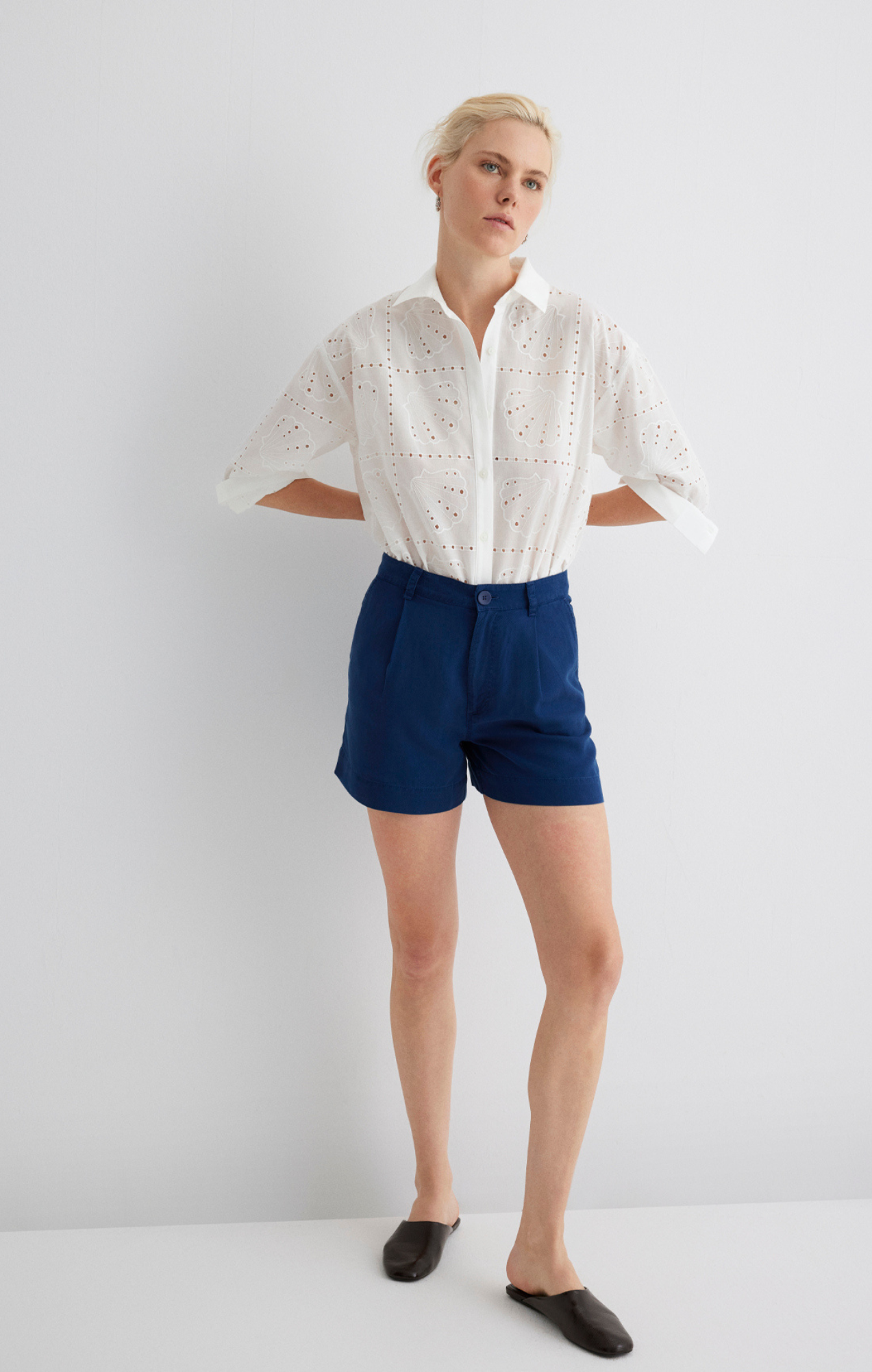 PLEATED TENCEL™ SHORTS IN LIGHT INDIGO - Mavi Jeans