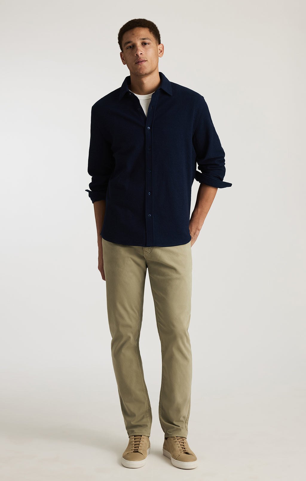 LONG SLEEVE BUTTON-UP SHIRT IN BLACK IRIS