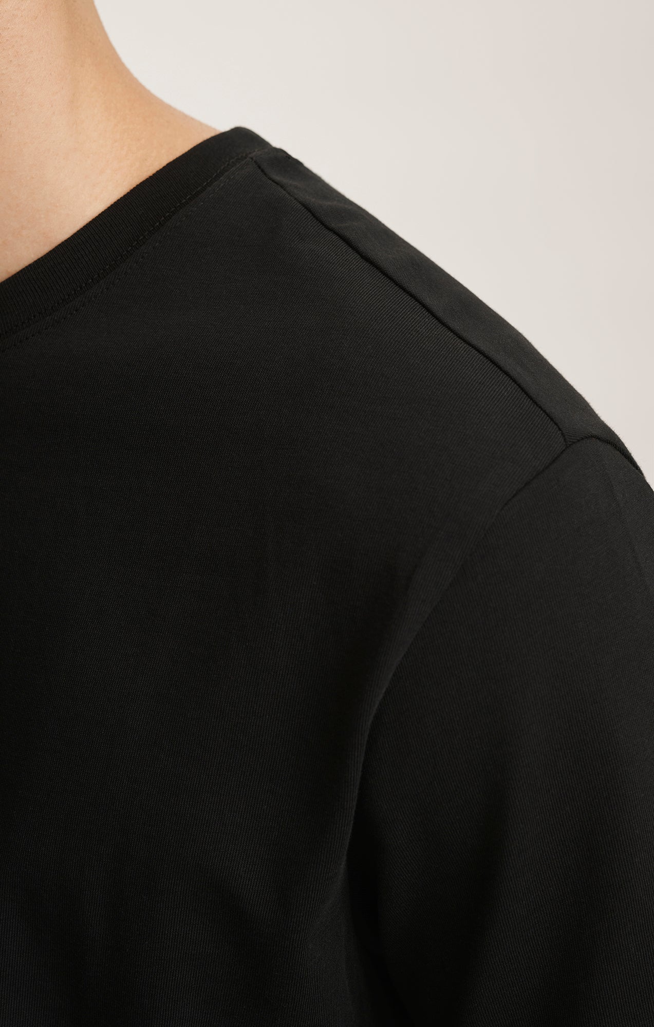 BASIC SHORT SLEEVE T-SHIRT IN BLACK - Mavi Jeans