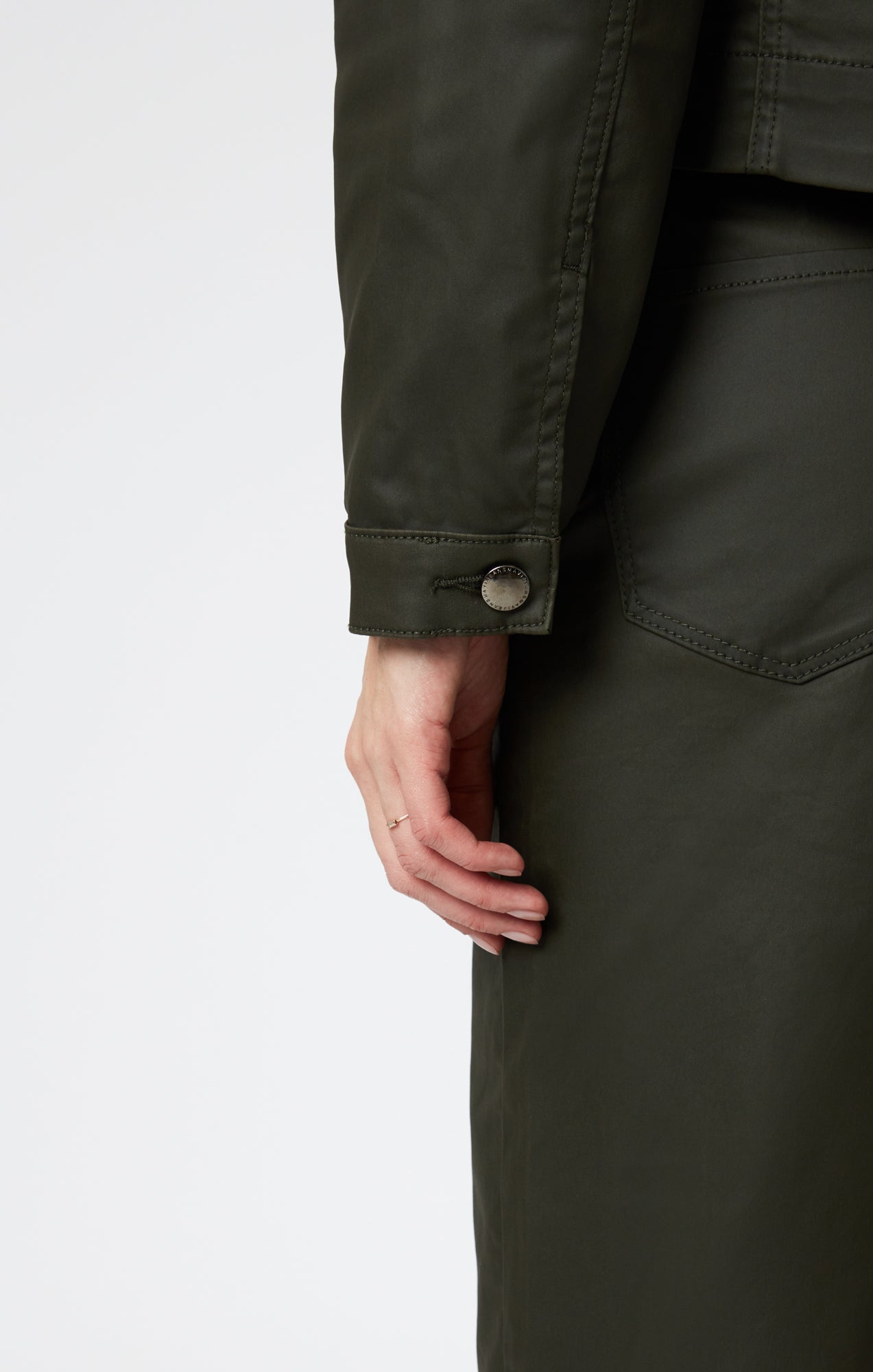 MAREN CROP JACKET IN DARK OLIVE COATED - Mavi Jeans