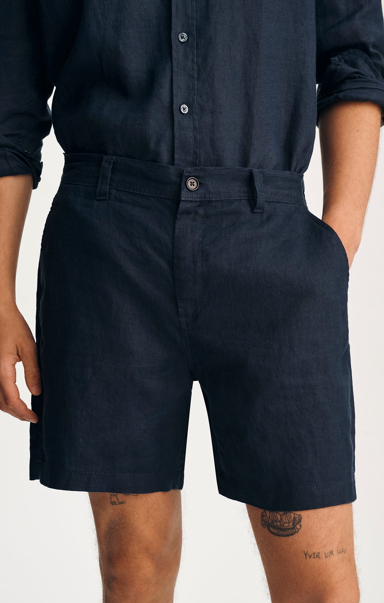 LINEN 7" INSEAM SHORTS IN BLACK IRIS - Mavi Jeans