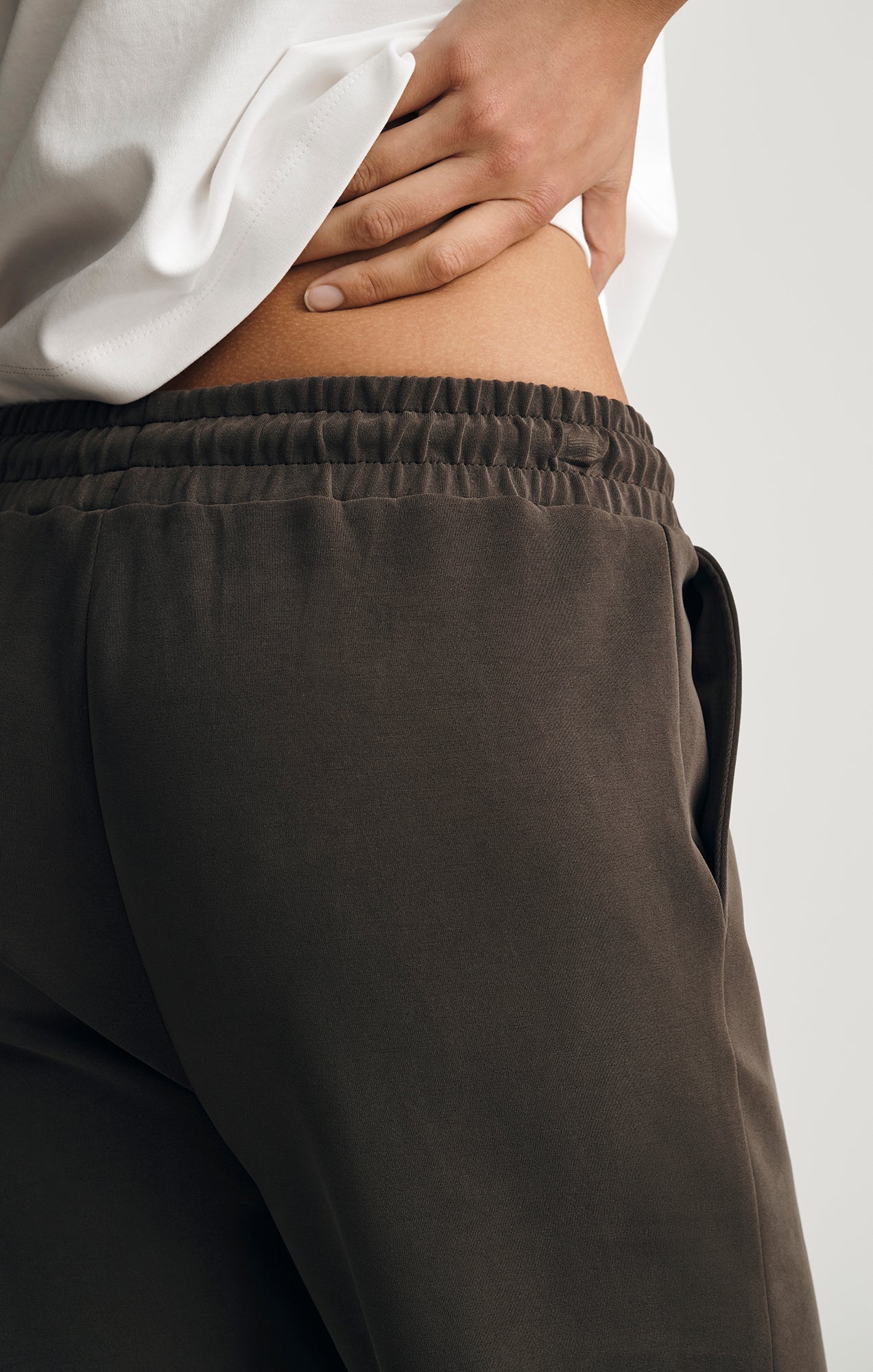 LUXE TOUCH TENCEL™ SWEATPANTS IN DELICIOSO - Mavi Jeans