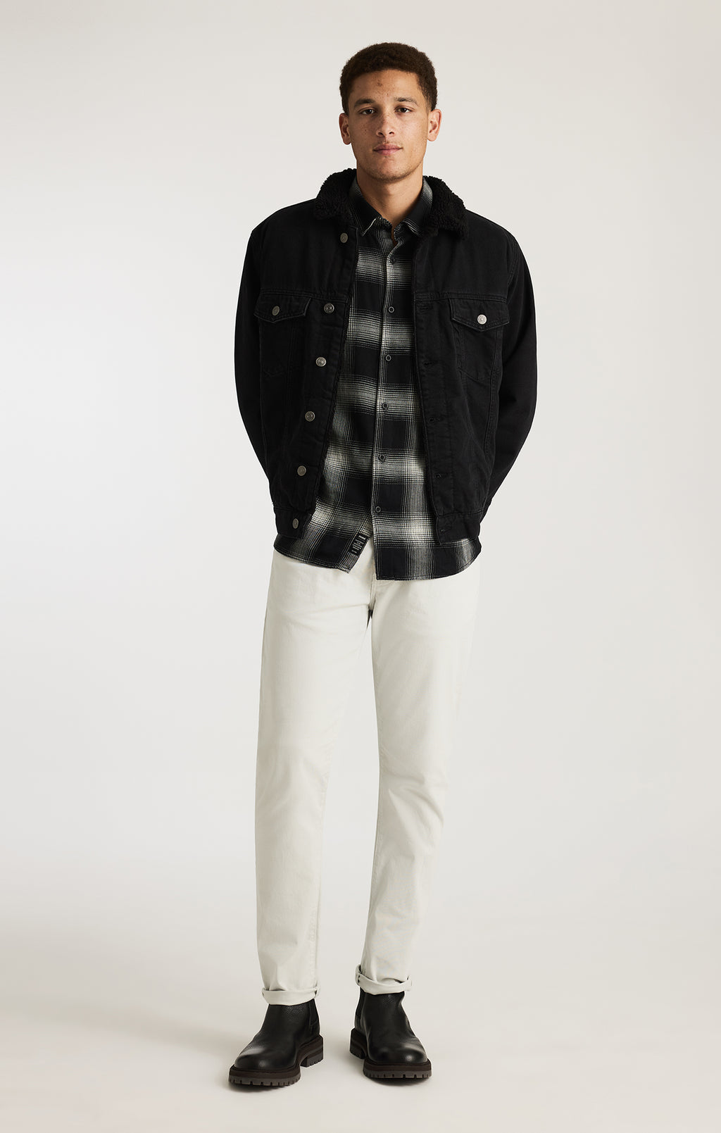 PLAID LONG SLEEVE BUTTON-UP SHIRT IN BLACK CHECK
