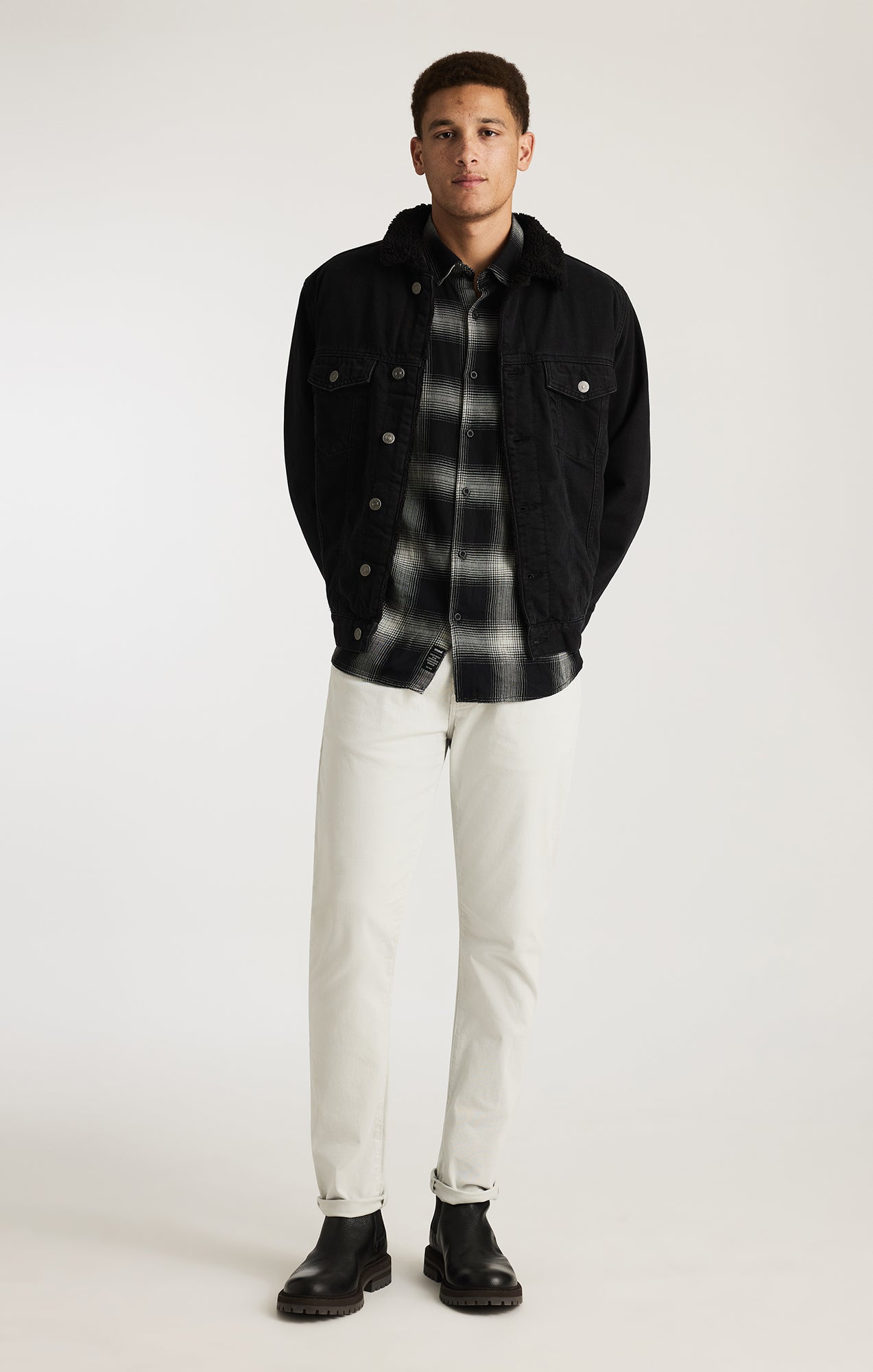 PLAID LONG SLEEVE BUTTON-UP SHIRT IN BLACK CHECK