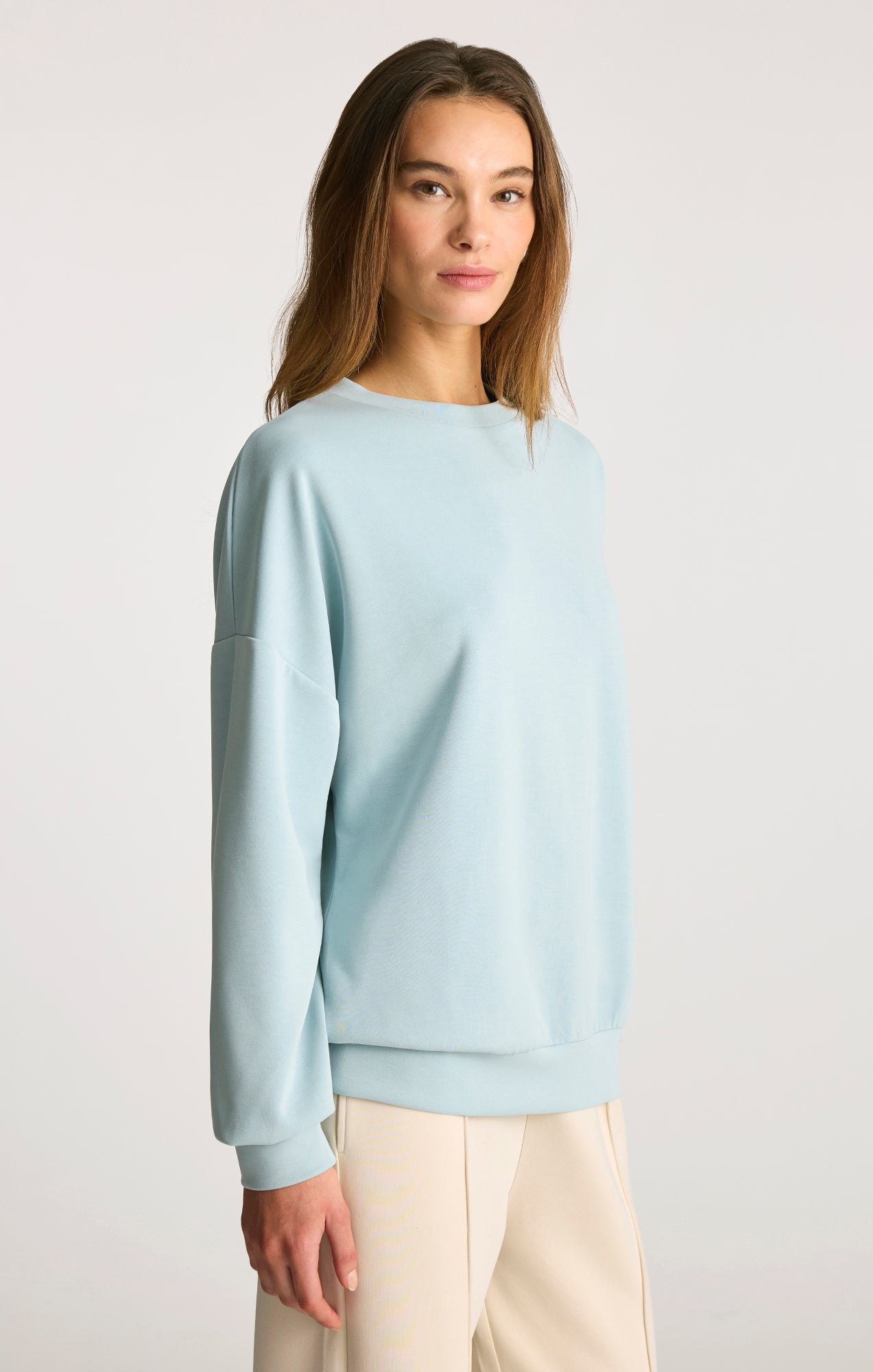 LUXE TOUCH TENCEL™ SWEATSHIRT IN STRATOSPHERE - Mavi Jeans
