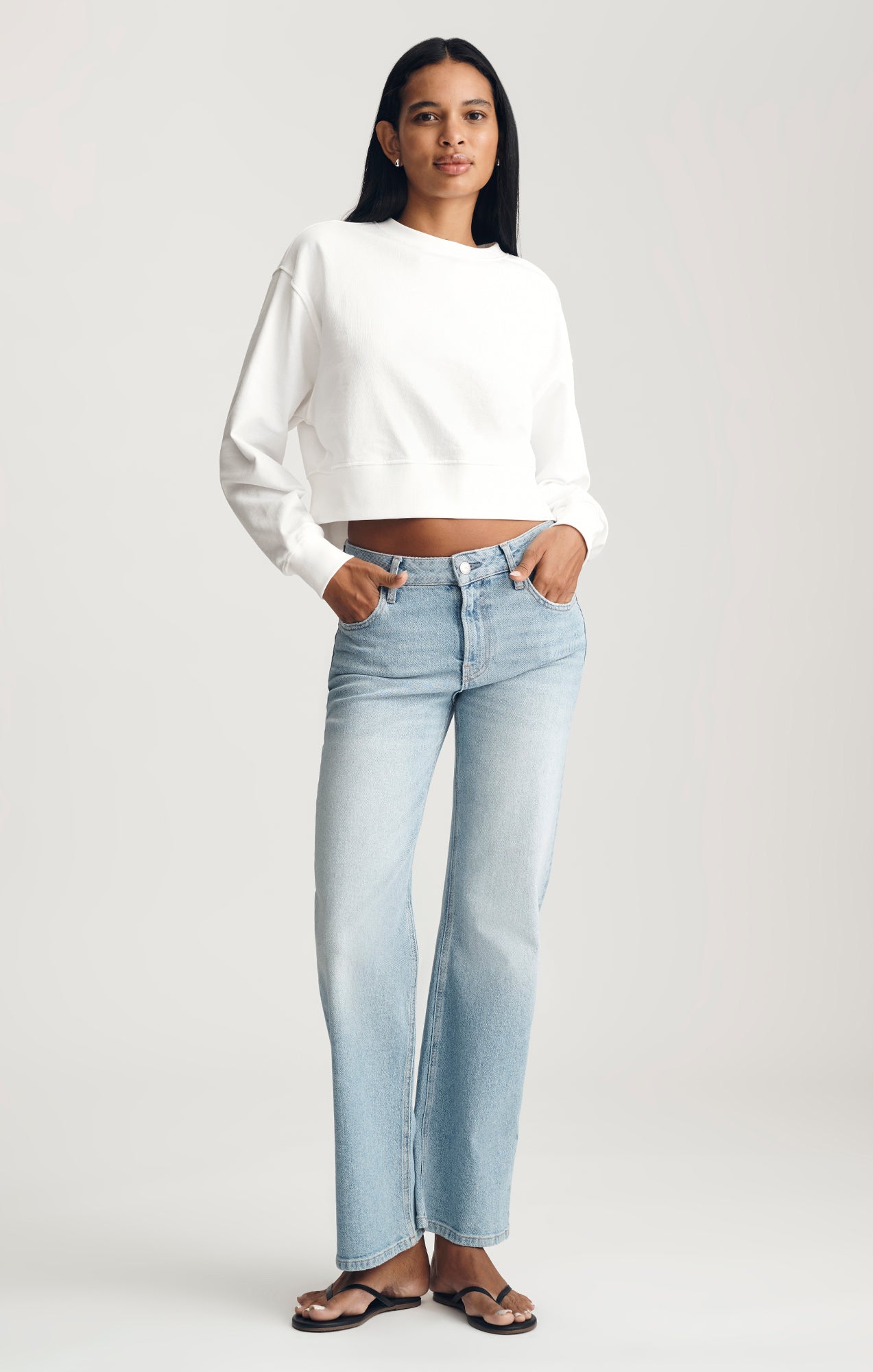 CROPPED CREW NECK SWEATSHIRT IN WHITE - Mavi Jeans